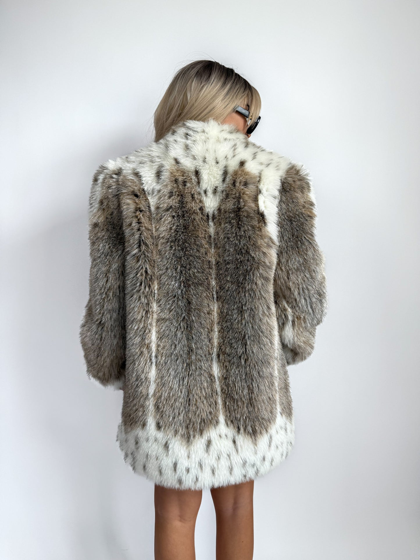 Vintage Faux Fur Snow Fox Print Coat – 90s y2k Mob Wife Style Winter Coat M-L