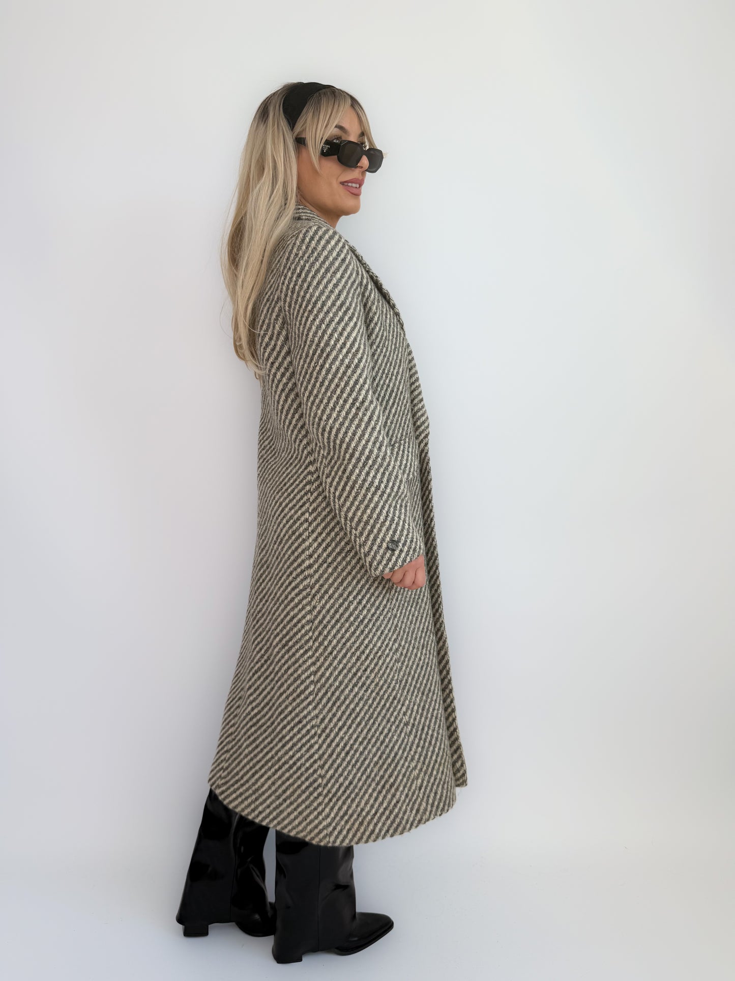 Vintage Herringbone Wool-Blend Long Coat – Tailored Waist, Double Breasted Casual Fall Winter Jacket S