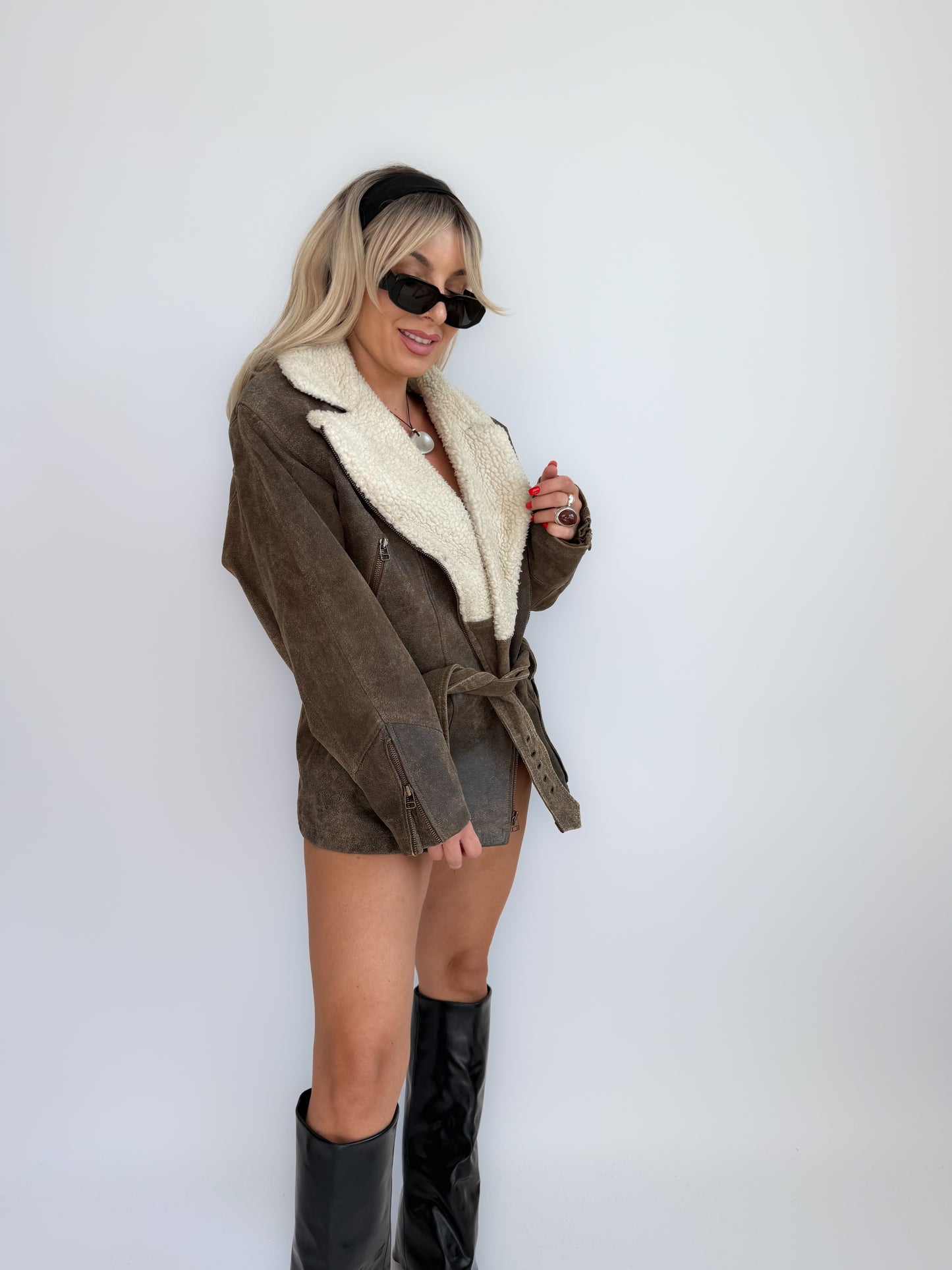 Vintage Brown Distressed Leather Jacket – Sherpa Collar, Belted Waist Coat S-M