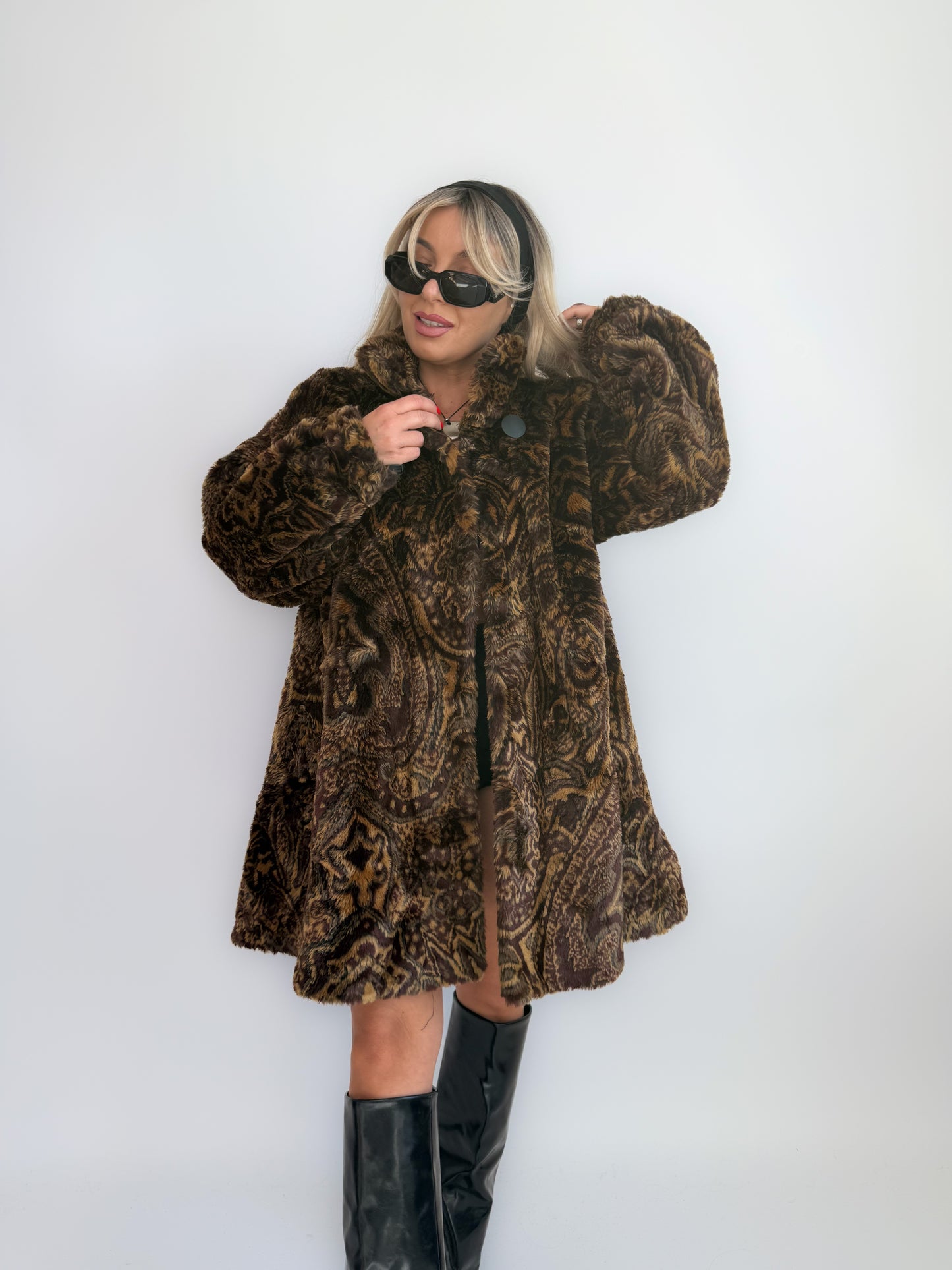 Vintage 90s Brown Paisley Faux Fur Coat – Plush A-Line Winter Oversized Jacket L-XL