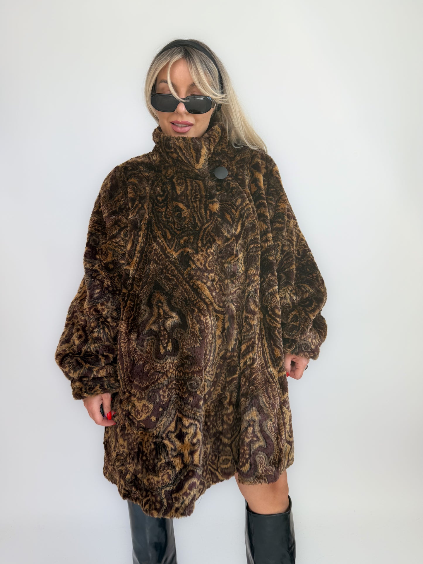 Vintage 90s Brown Paisley Faux Fur Coat – Plush A-Line Winter Oversized Jacket L-XL