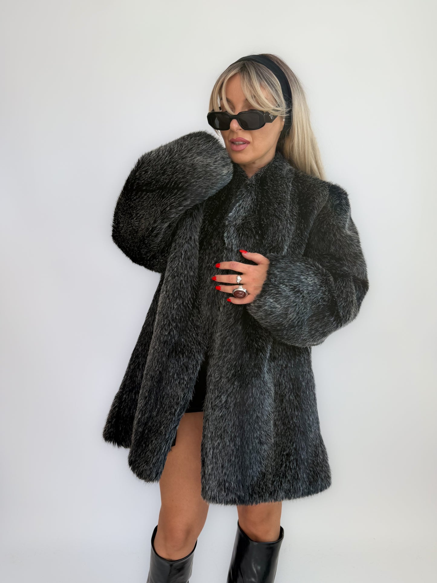 Vintage White Frosted Black Faux Fur Coat – 90s Mob Wife Energy Winter Jacket M-L