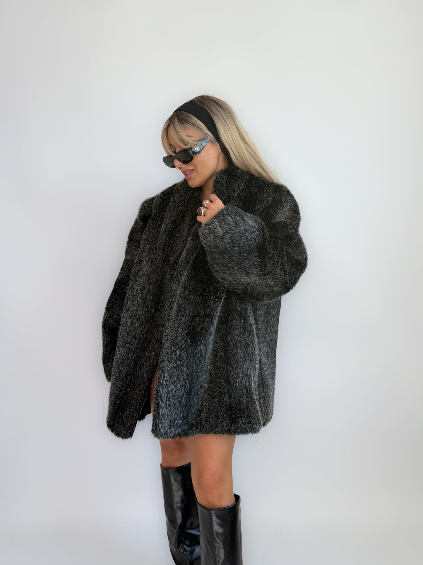 Vintage White Frosted Black Faux Fur Coat – 90s Mob Wife Energy Winter Jacket M-L
