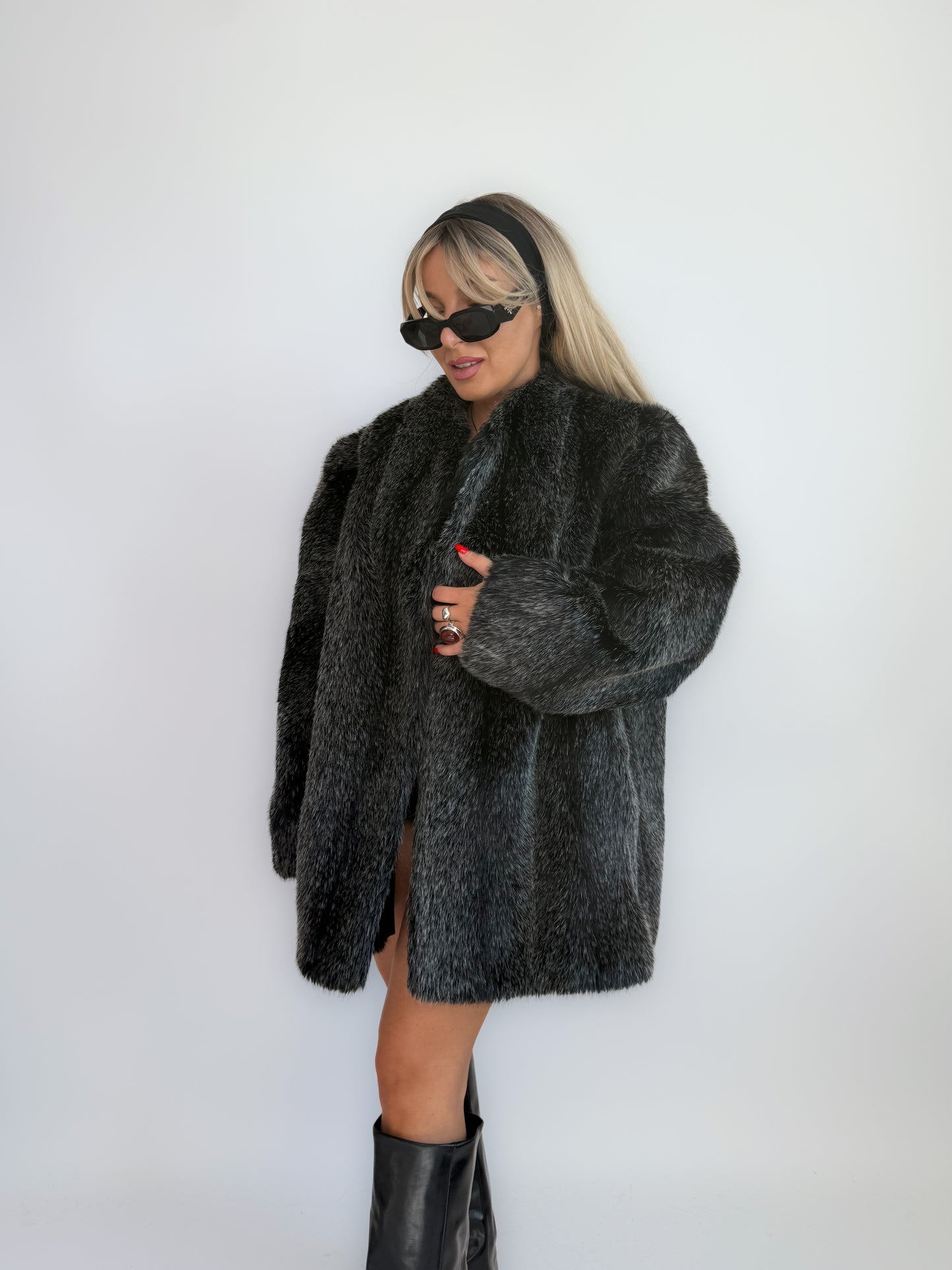 Vintage White Frosted Black Faux Fur Coat – 90s Mob Wife Energy Winter Jacket M-L