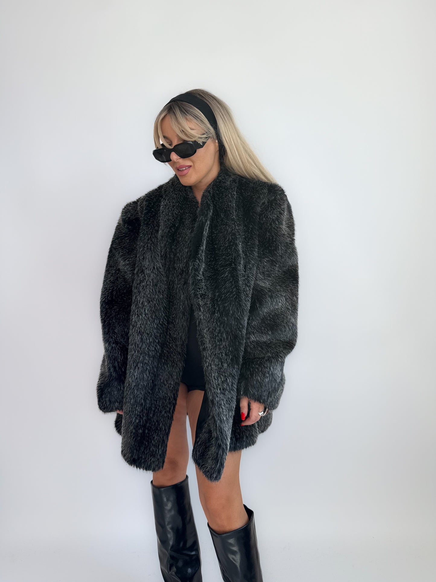 Vintage White Frosted Black Faux Fur Coat – 90s Mob Wife Energy Winter Jacket M-L