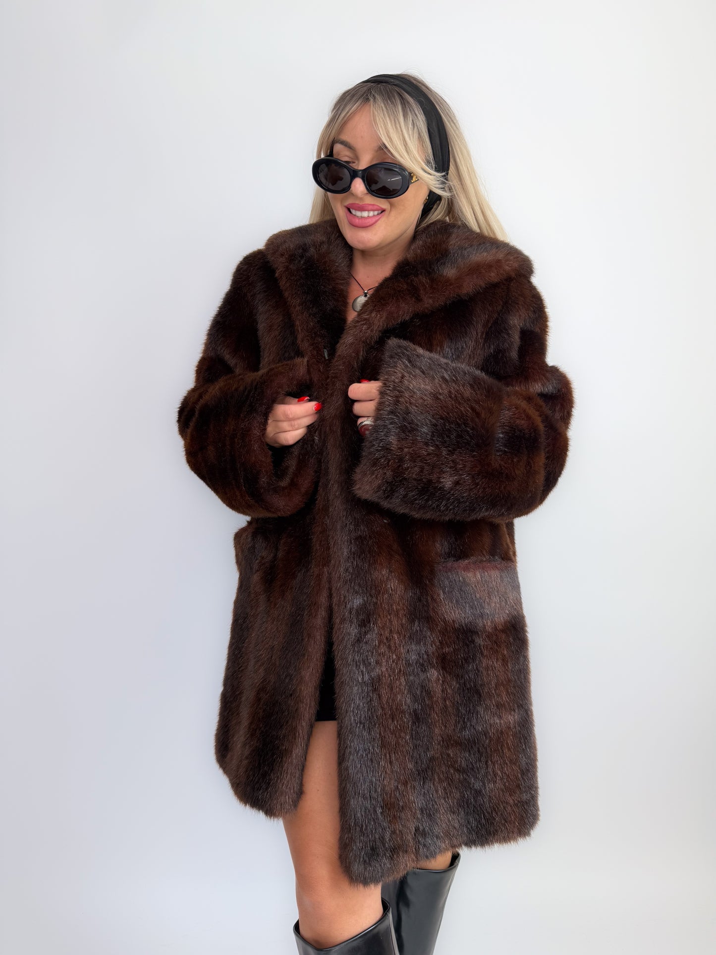 Vintage 90s Dark Brown Faux Fur Coat – Mob Wife Mink Look Winter Jacket M-L