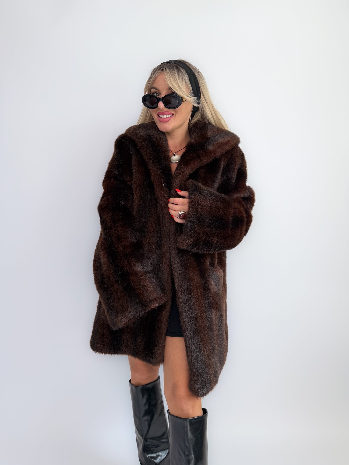 Vintage 90s Dark Brown Faux Fur Coat – Mob Wife Mink Look Winter Jacket M-L