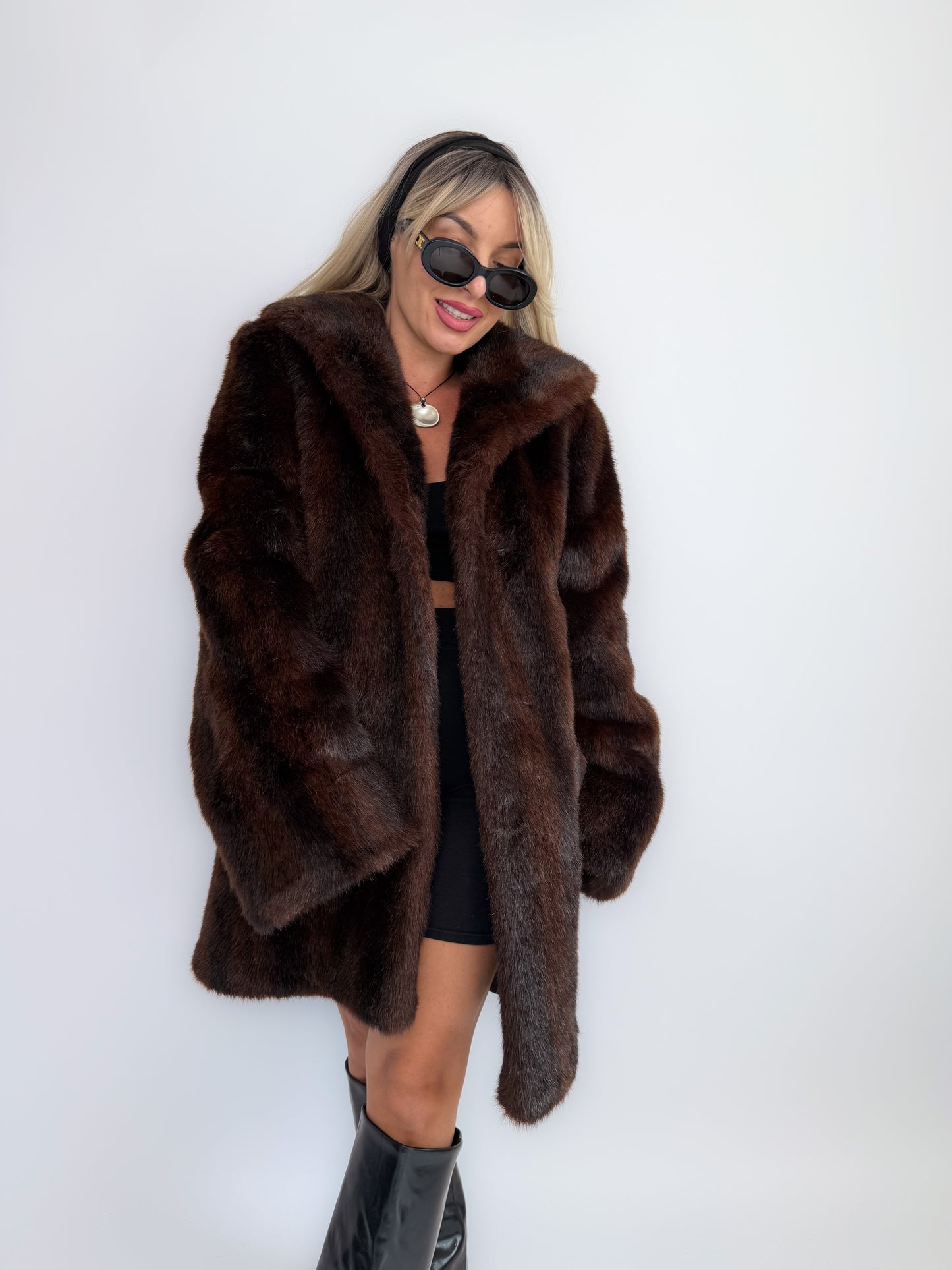 Vintage 90s Dark Brown Faux Fur Coat – Mob Wife Mink Look Winter Jacket M-L