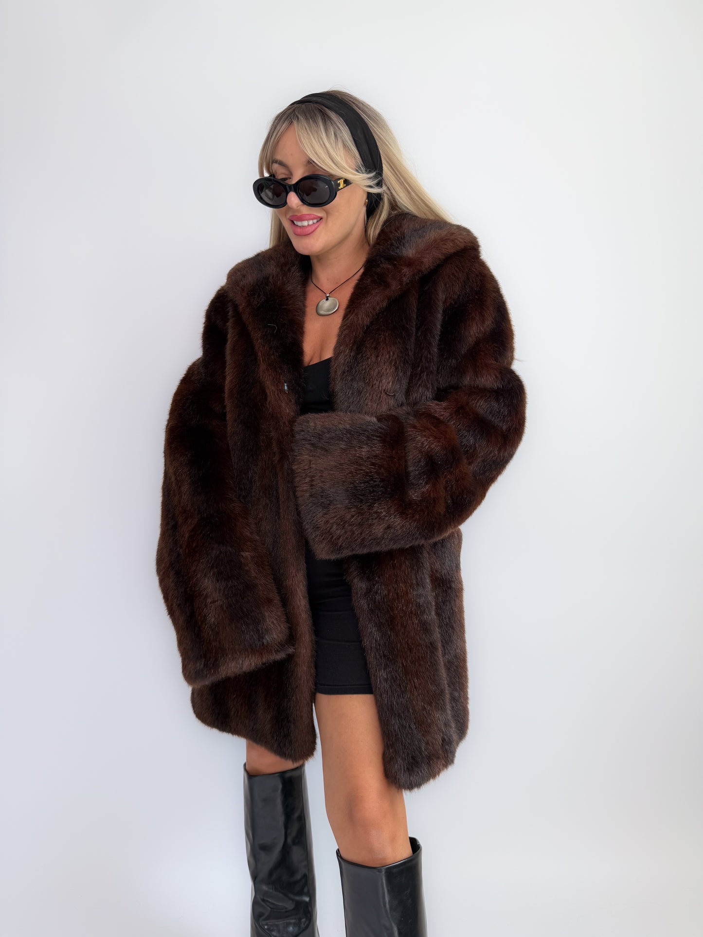 Vintage 90s Dark Brown Faux Fur Coat – Mob Wife Mink Look Winter Jacket M-L