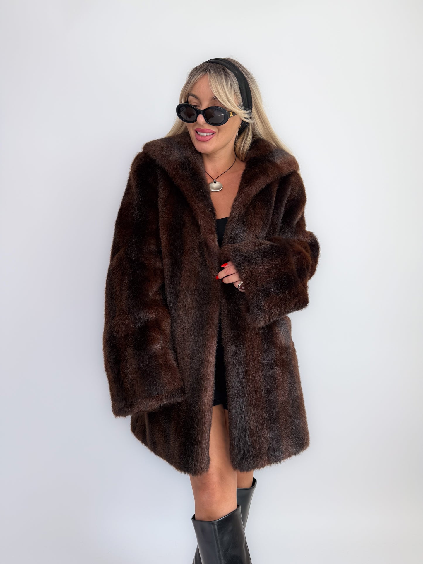 Vintage 90s Dark Brown Faux Fur Coat – Mob Wife Mink Look Winter Jacket M-L