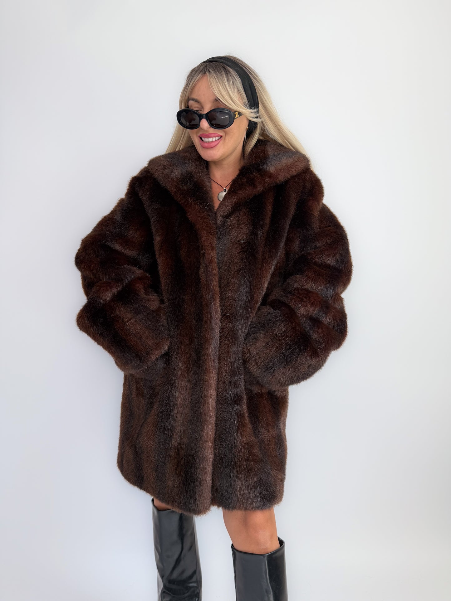 Vintage 90s Dark Brown Faux Fur Coat – Mob Wife Mink Look Winter Jacket M-L