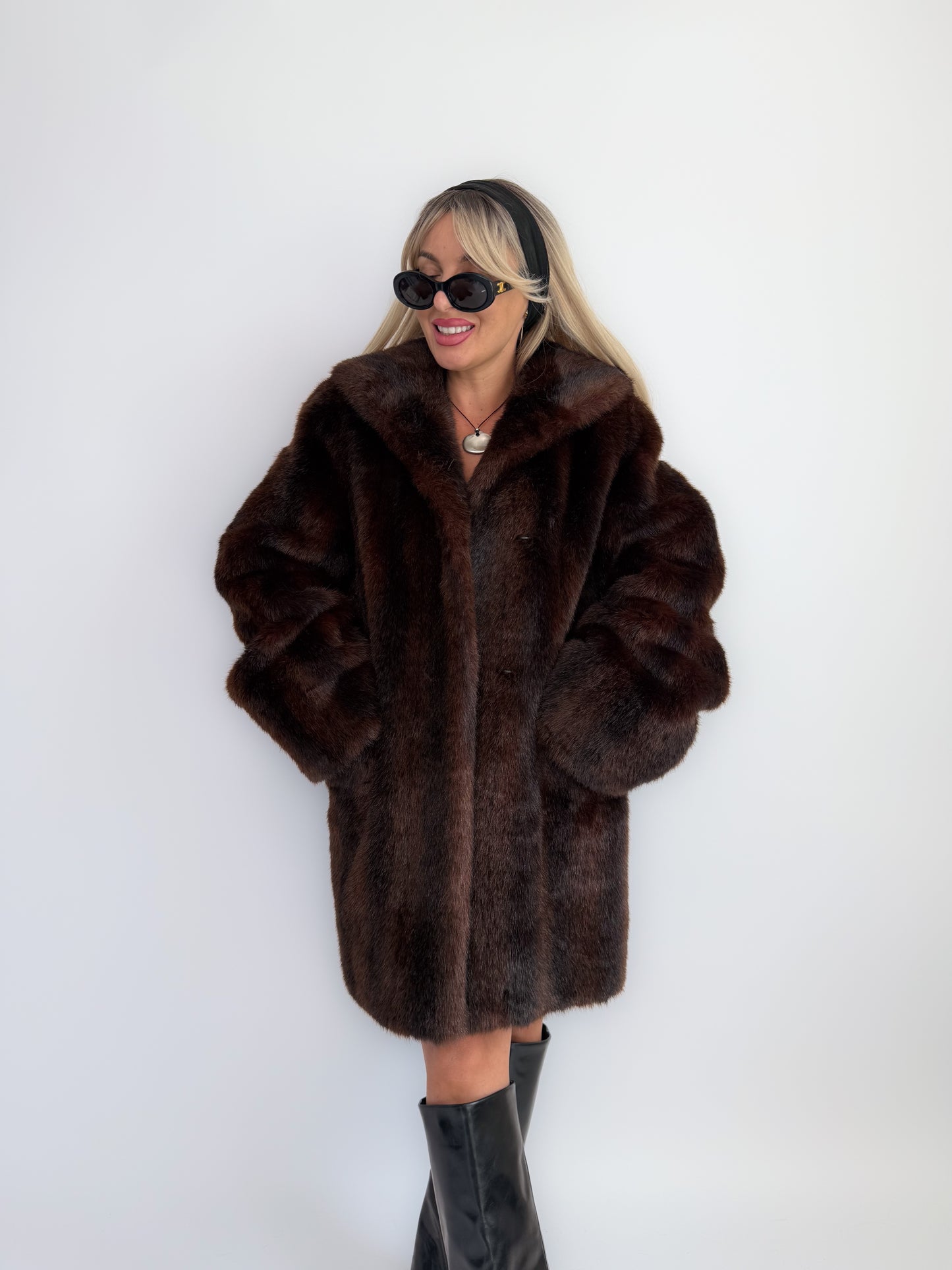 Vintage 90s Dark Brown Faux Fur Coat – Mob Wife Mink Look Winter Jacket M-L