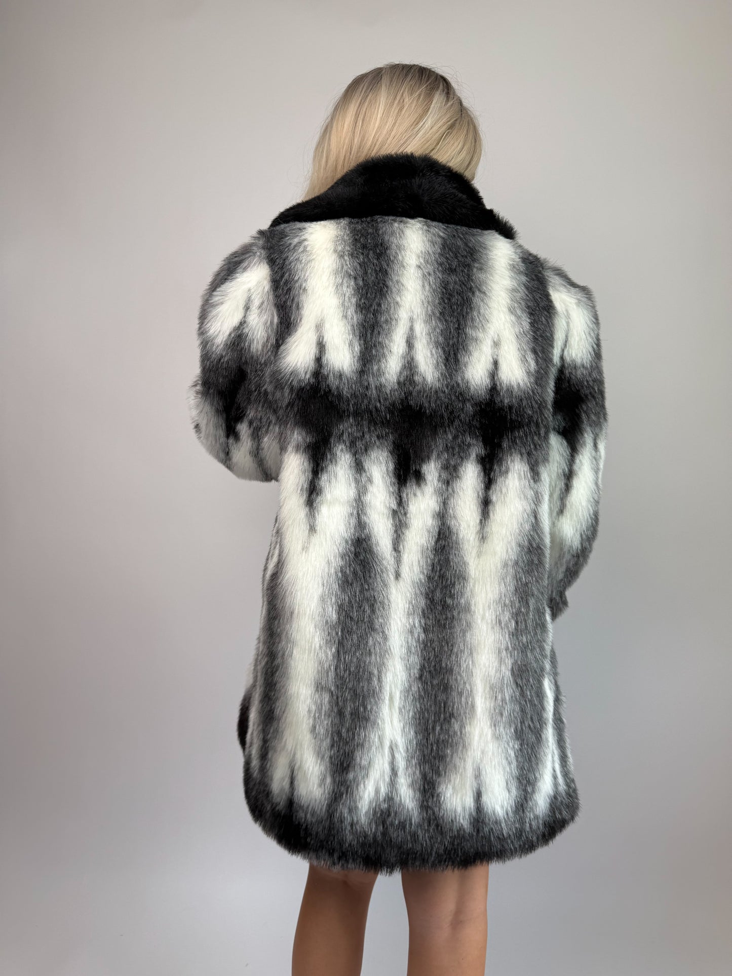 Vintage Black & White Faux Fur Coat: Striped Mid-Length Winter Jacket Mob Wife Festival Style – Size M L