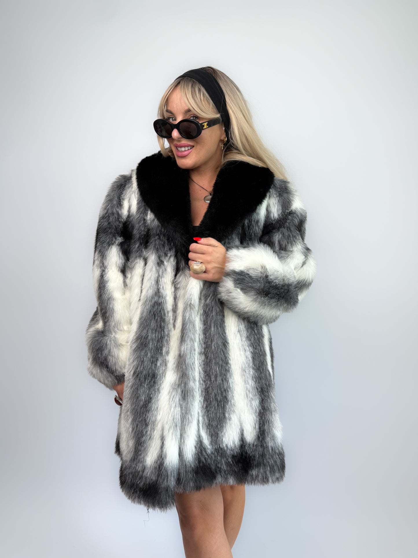 Vintage Black & White Faux Fur Coat: Striped Mid-Length Winter Jacket Mob Wife Festival Style – Size M L
