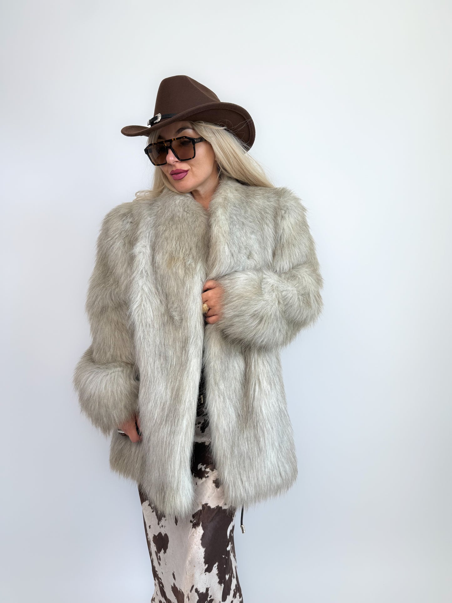 Vintage Ivory Faux Fur Coat – Cream Bridal Winter Festival Mid Length Jacket S-M