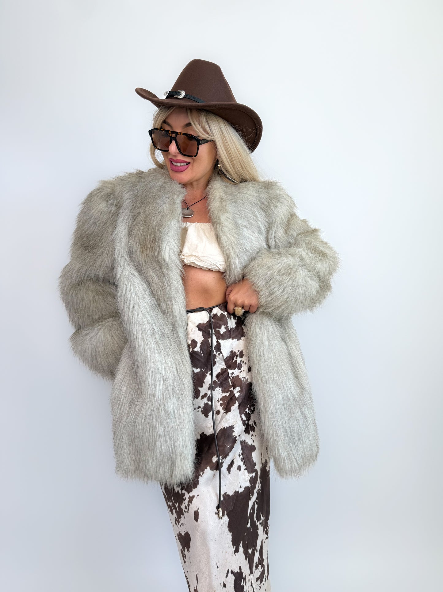 Vintage Ivory Faux Fur Coat – Cream Bridal Winter Festival Mid Length Jacket S-M