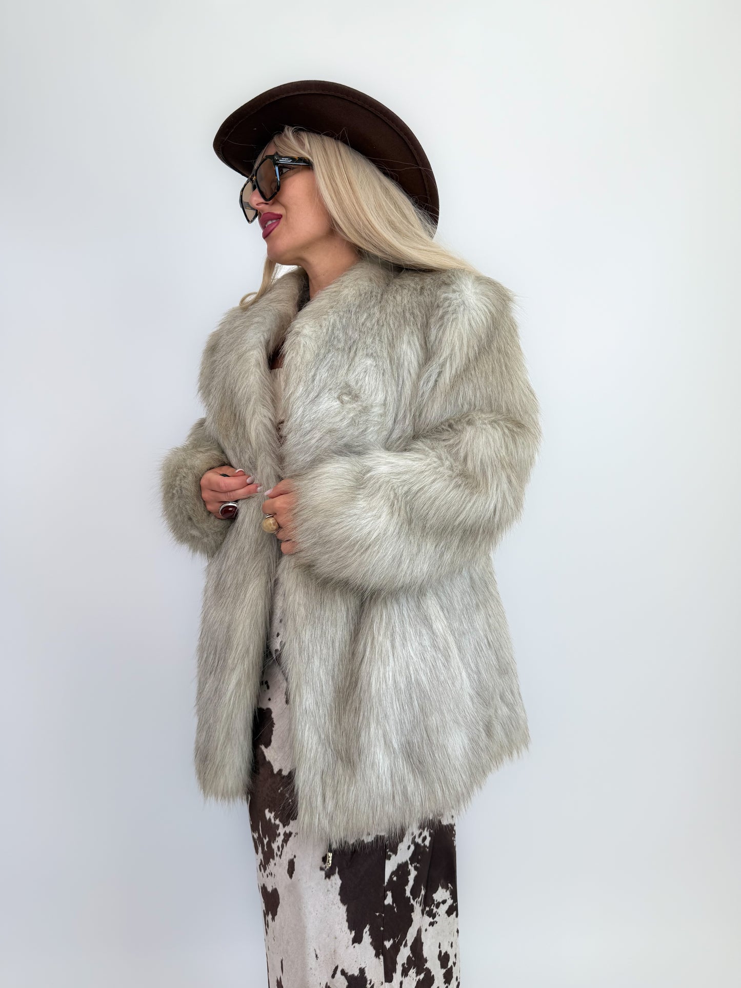 Vintage Ivory Faux Fur Coat – Cream Bridal Winter Festival Mid Length Jacket S-M