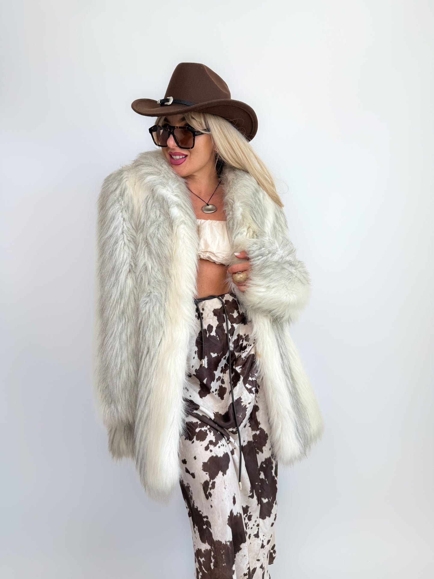 Vintage Ivory Faux Fur Coat – Cream Bridal Winter Festival Mid Length Jacket S-M