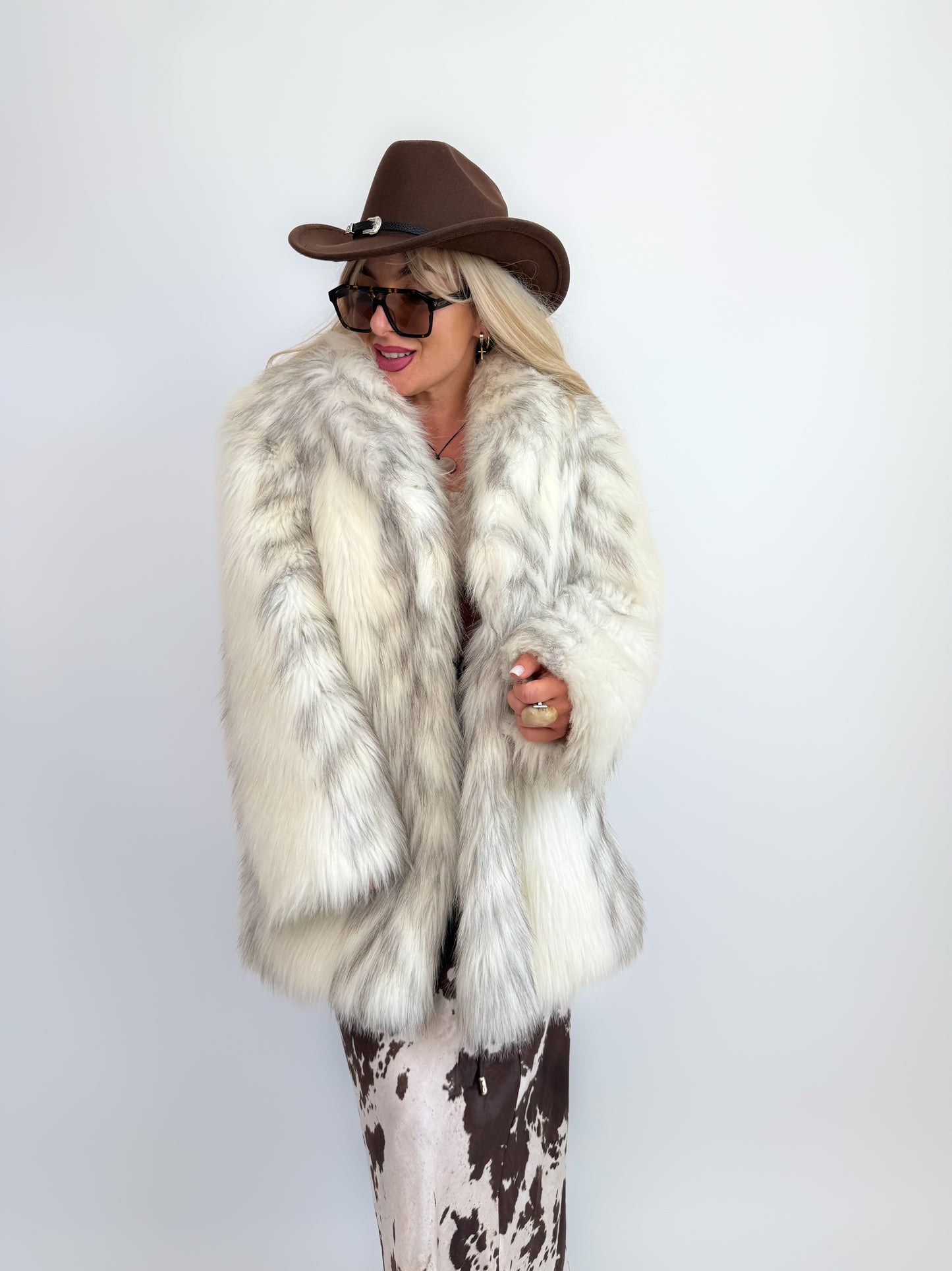 Vintage Ivory Faux Fur Coat – Cream Bridal Winter Festival Mid Length Jacket S-M