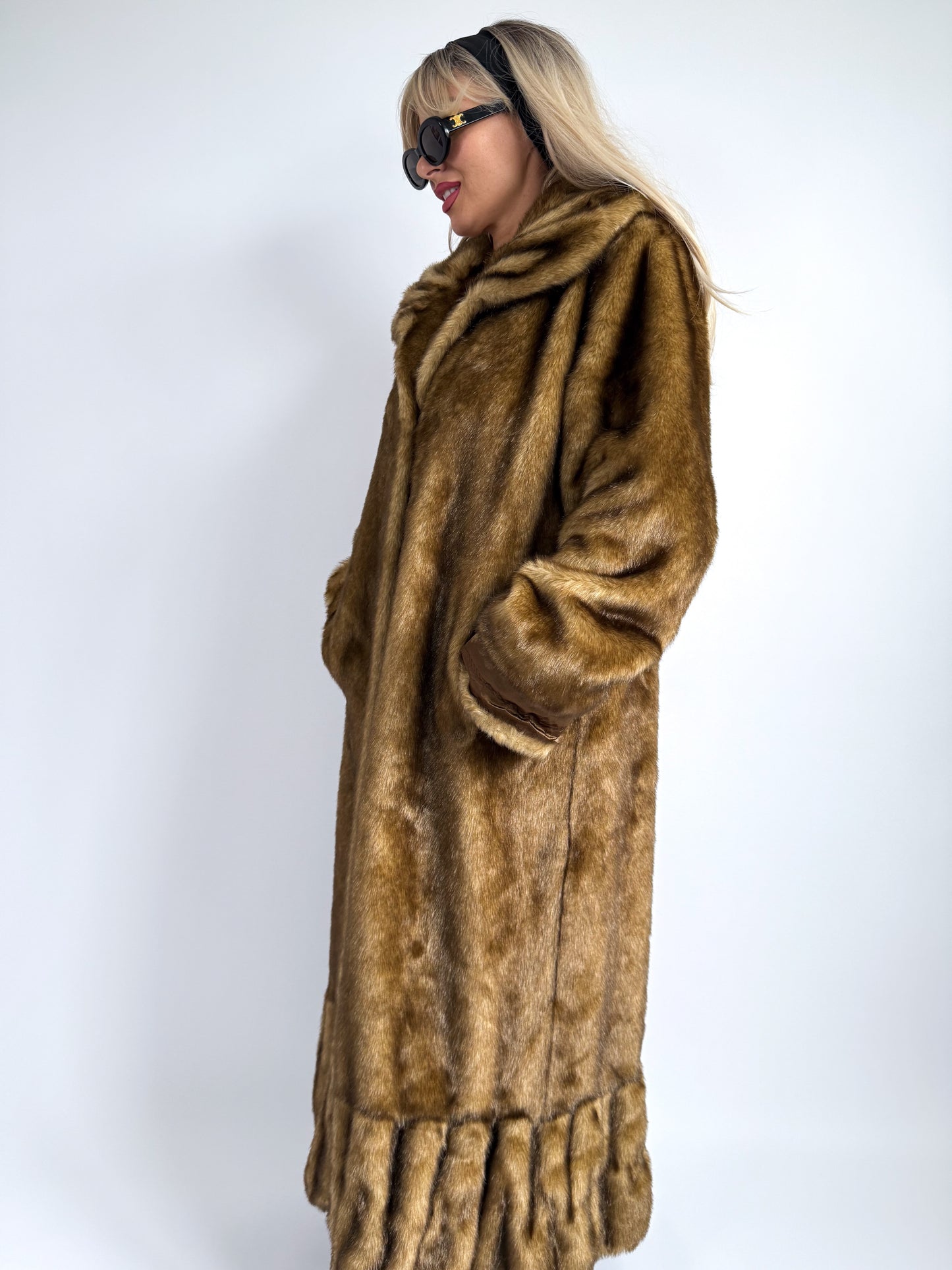 Vintage Mocha Faux Fur Coat with Pleated Hem – Size M-L