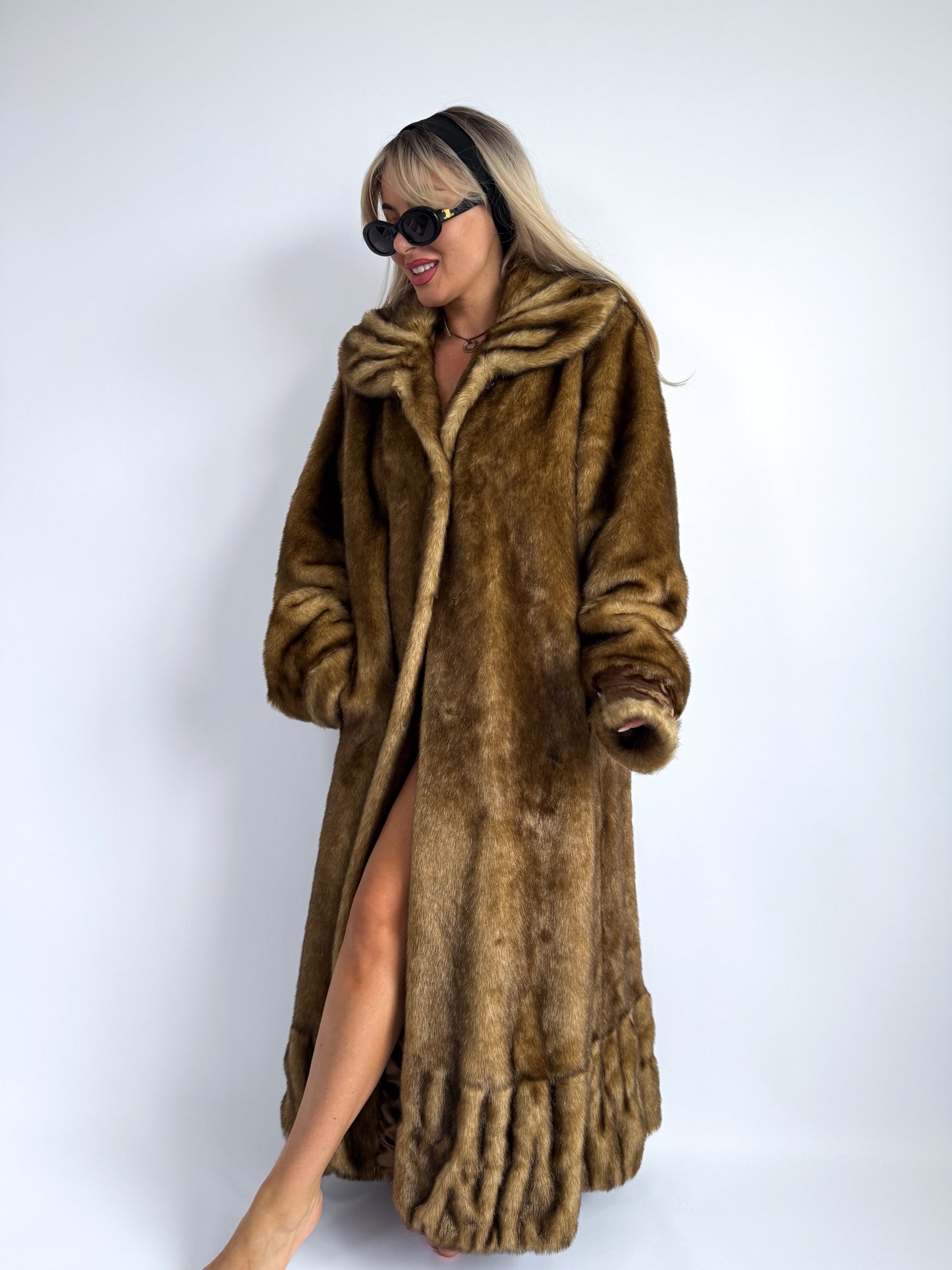 Vintage Mocha Faux Fur Coat with Pleated Hem – Size M-L