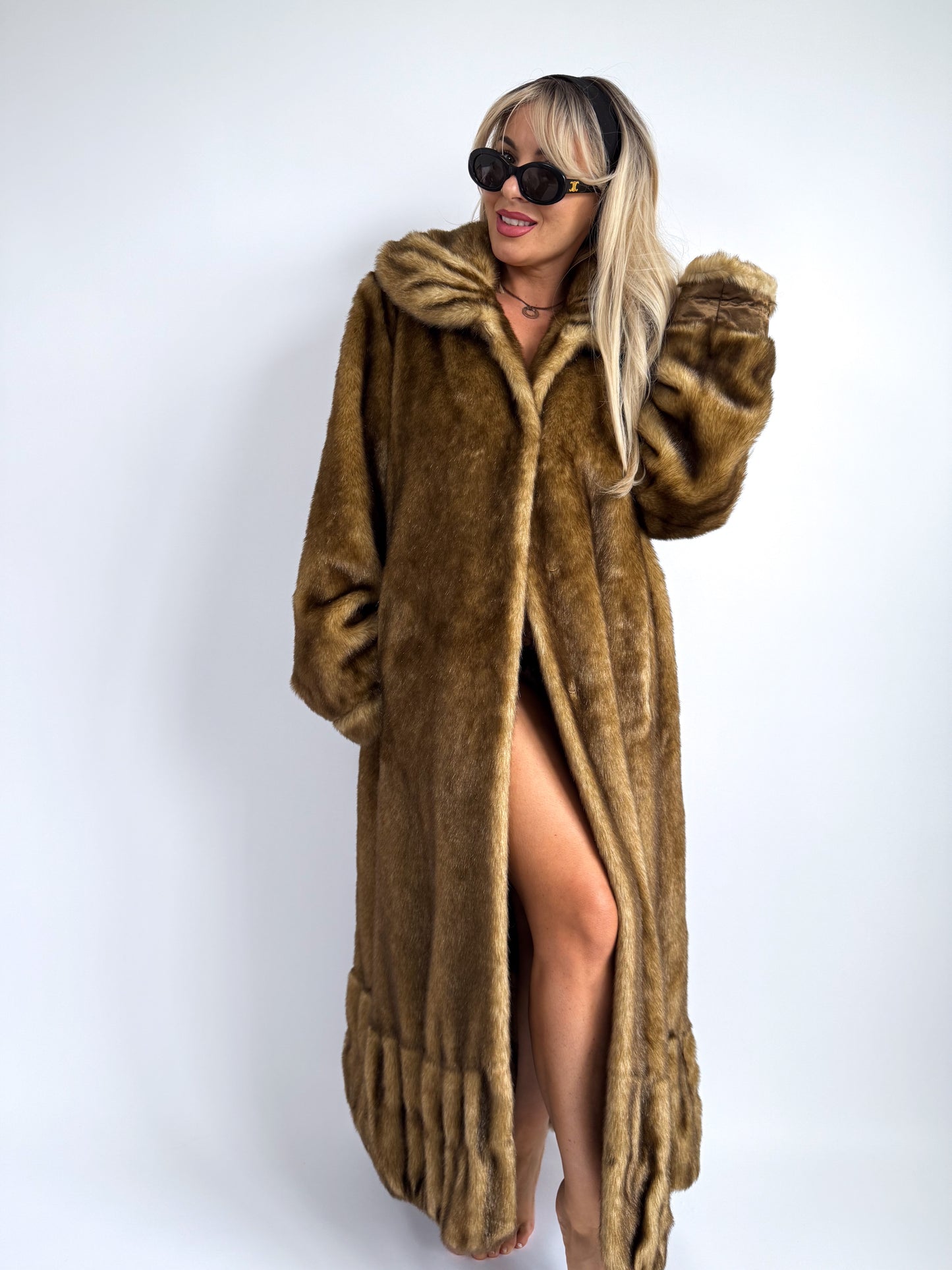 Vintage Mocha Faux Fur Coat with Pleated Hem – Size M-L