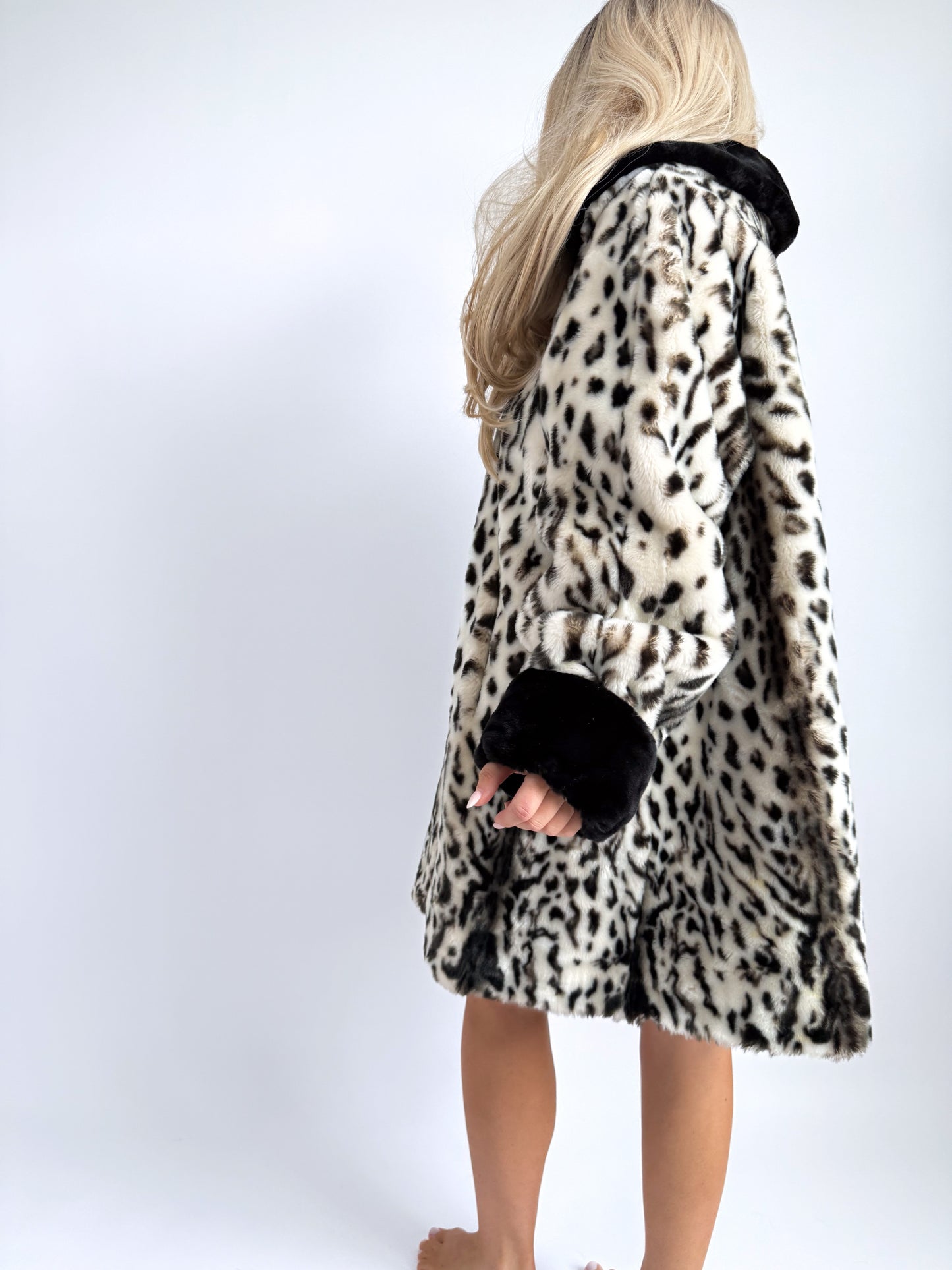 Vintage Snow Leopard Faux Fur Coat – Contrast Collar Mod Glam | Size L