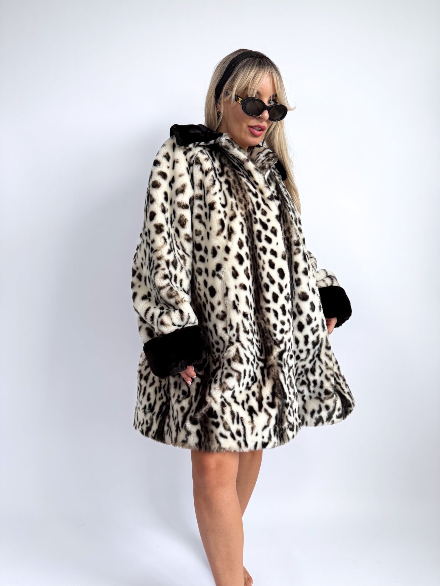 Vintage Snow Leopard Faux Fur Coat – Contrast Collar Mod Glam | Size L