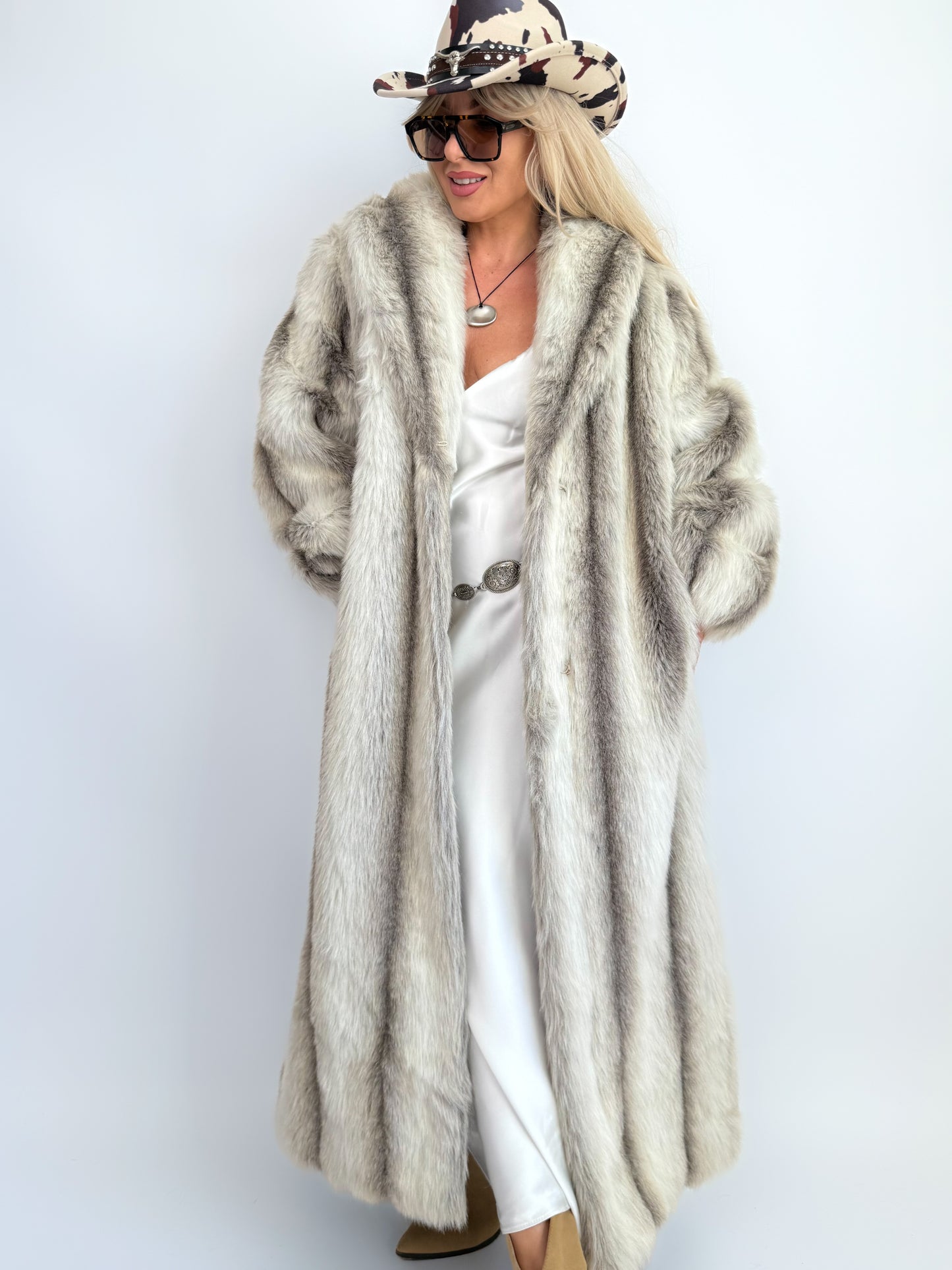Vintage Cream Ivory Faux Fur Full Length Coat – Mob Wife Style Winter Coat M