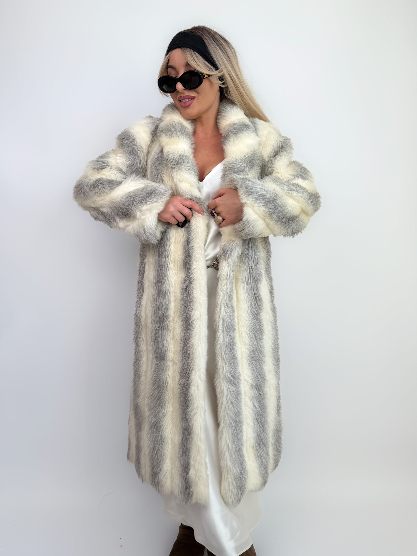 Vintage Ivory White Gray Long Faux Fur Winter Coat Size Small - XS