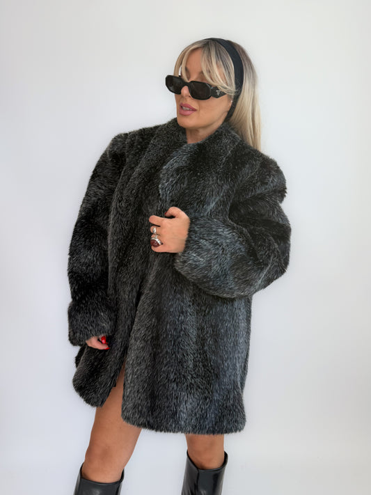 Vintage White Frosted Black Faux Fur Coat – 90s Mob Wife Energy Winter Jacket M-L