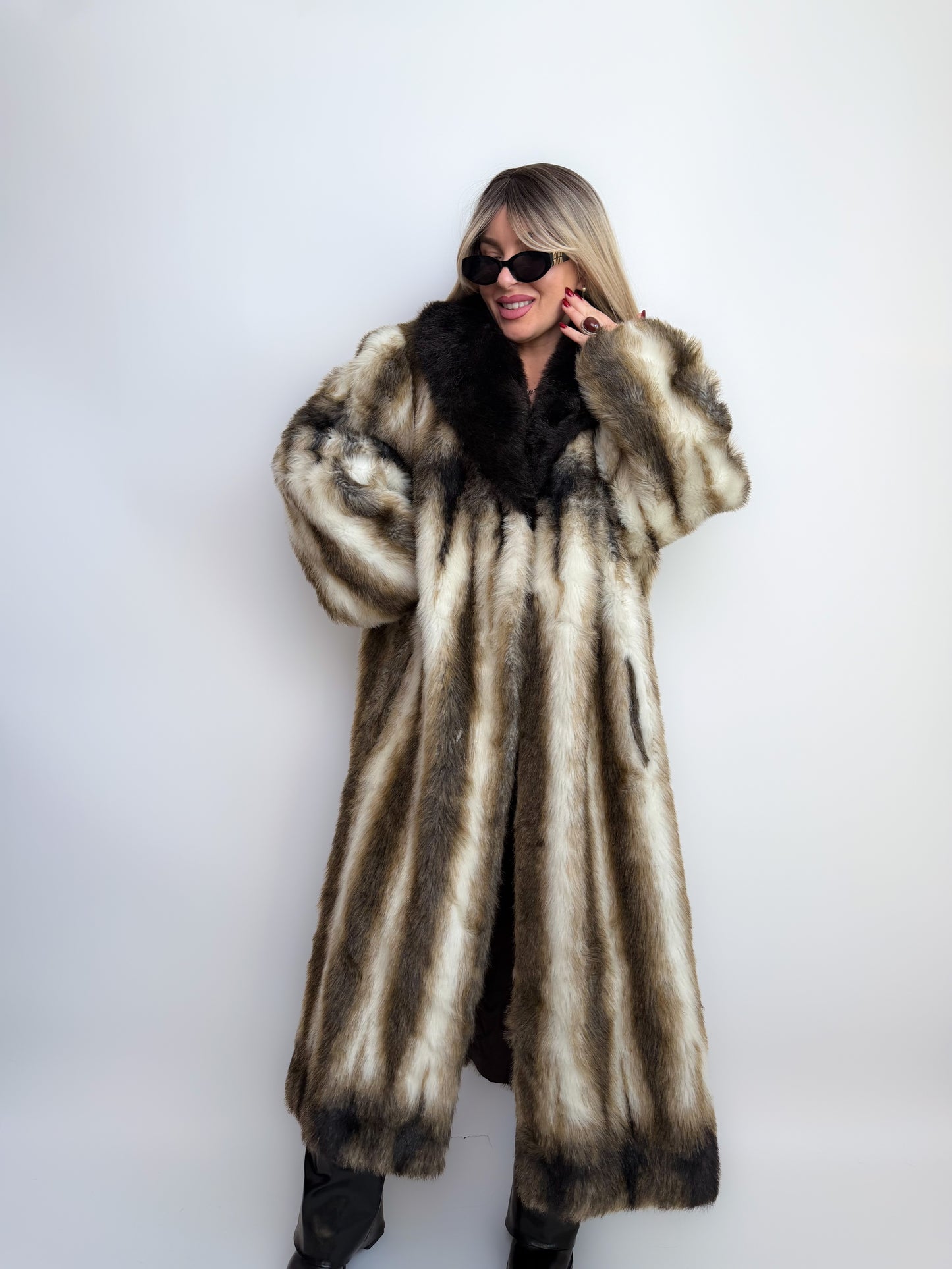 Vintage Ivory Black Long Faux Fur Winter Coat Size XL