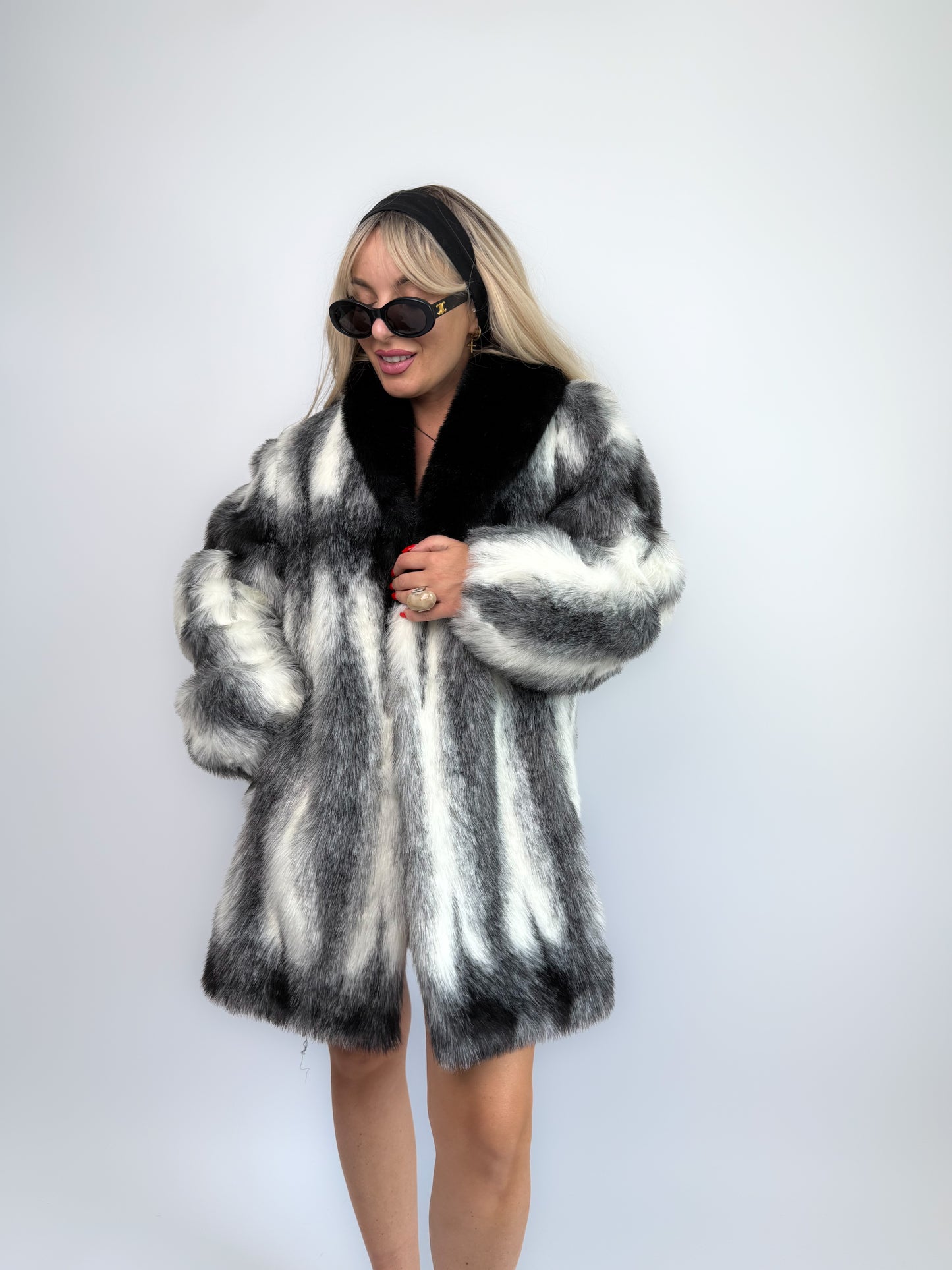 Vintage Black & White Faux Fur Coat: Striped Mid-Length Winter Jacket Mob Wife Festival Style – Size M L