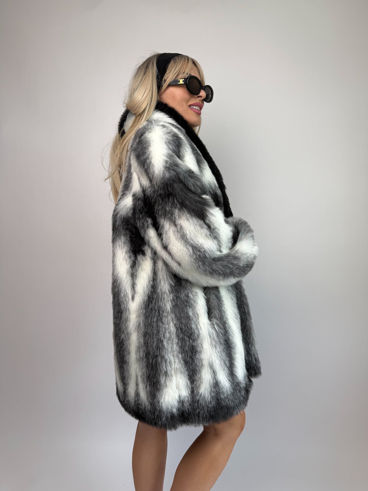 Vintage Black & White Faux Fur Coat: Striped Mid-Length Winter Jacket Mob Wife Festival Style – Size M L
