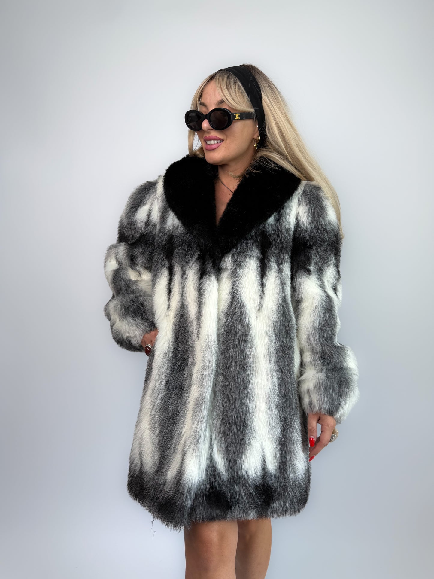 Vintage Black & White Faux Fur Coat: Striped Mid-Length Winter Jacket Mob Wife Festival Style – Size M L