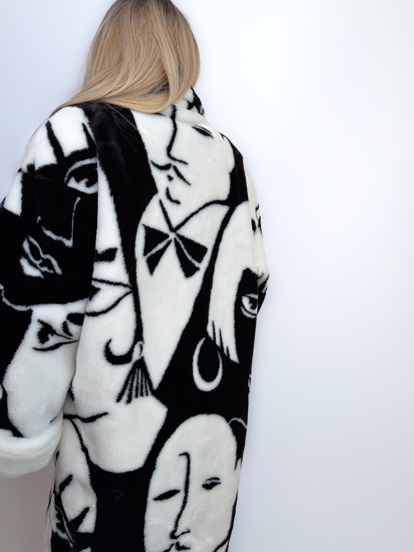 Iconic Celebrity Loved Vintage Faux Fur Coat Abstract Art Faces S-L