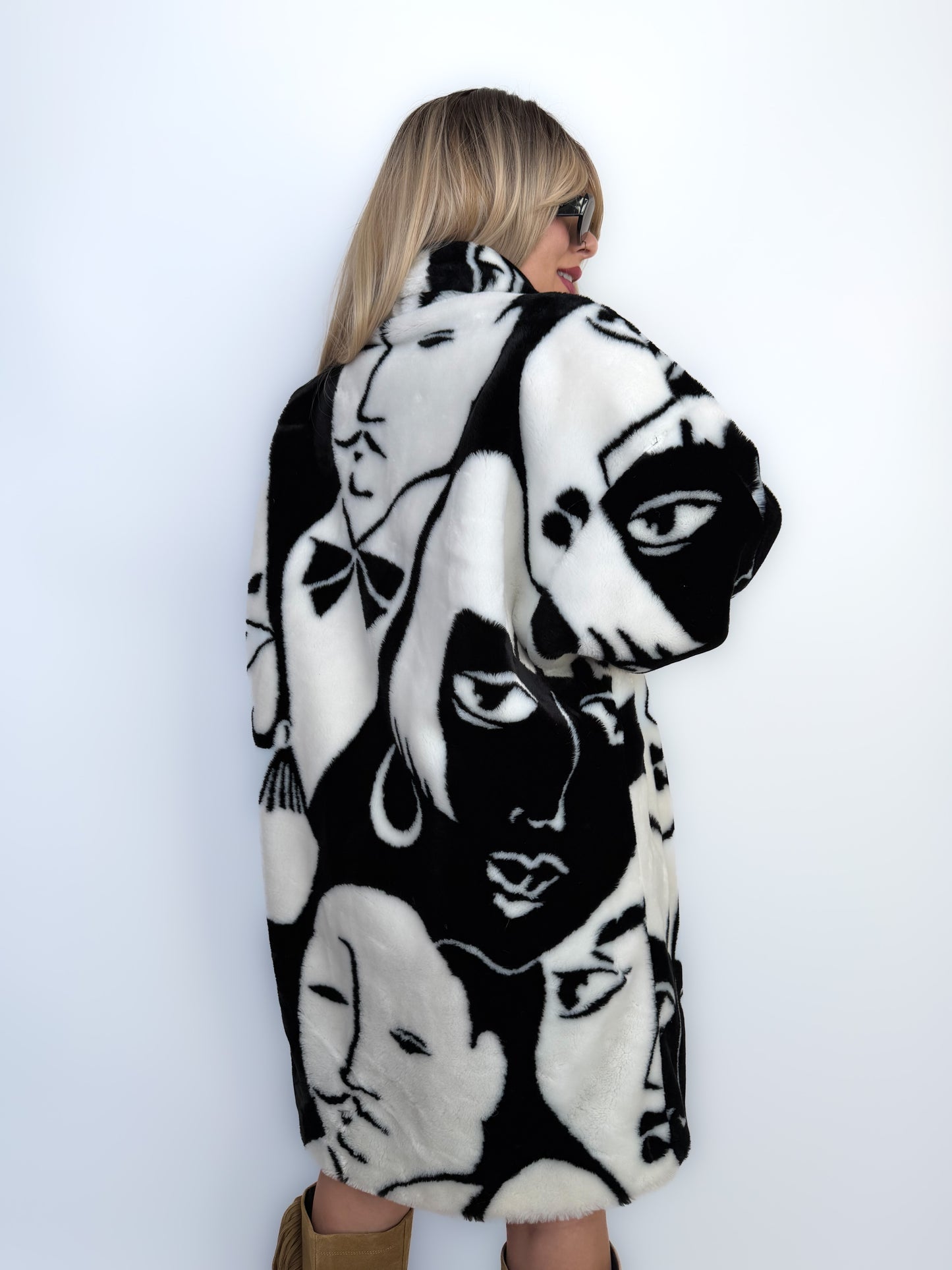Iconic Celebrity Loved Vintage Faux Fur Coat Abstract Art Faces S-L