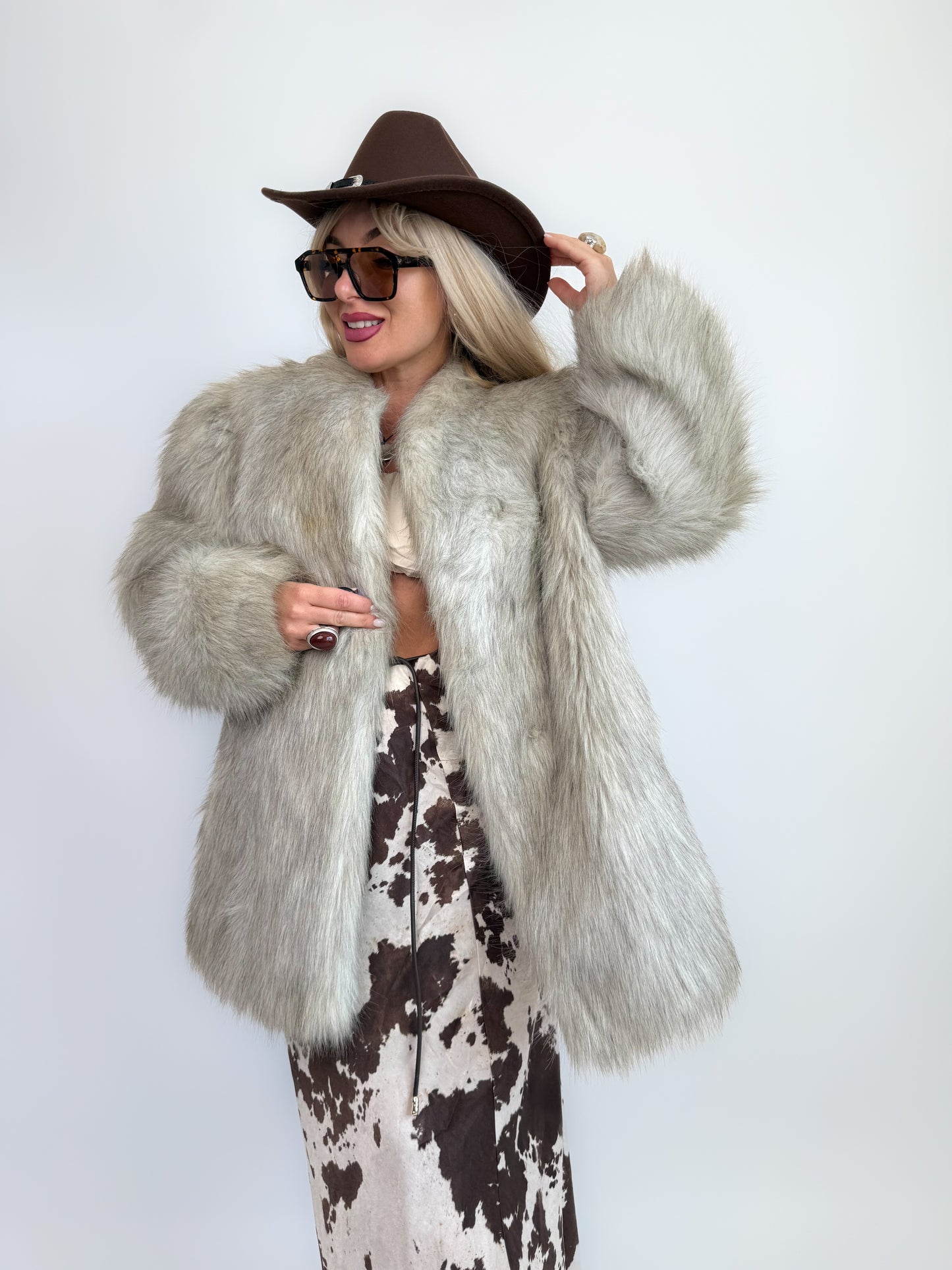 Vintage Ivory Faux Fur Coat – Cream Bridal Winter Festival Mid Length Jacket S-M