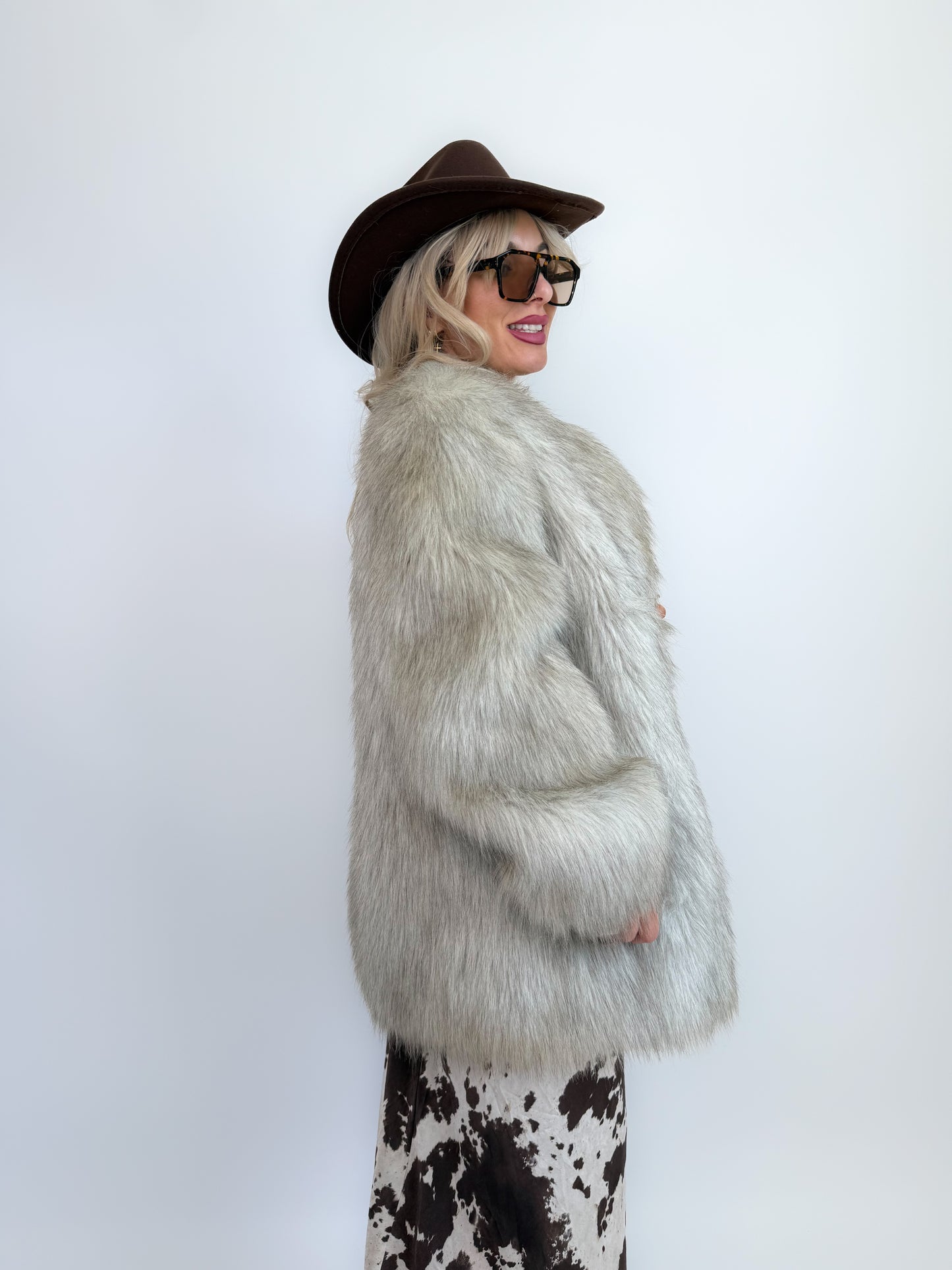 Vintage Ivory Faux Fur Coat – Cream Bridal Winter Festival Mid Length Jacket S-M