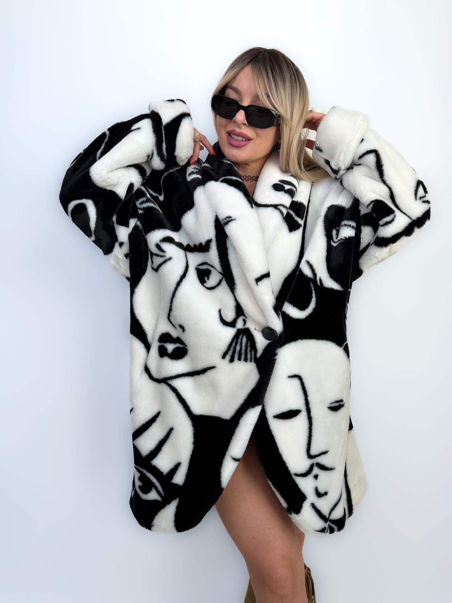 Iconic Celebrity Loved Vintage Faux Fur Coat Abstract Art Faces S-L