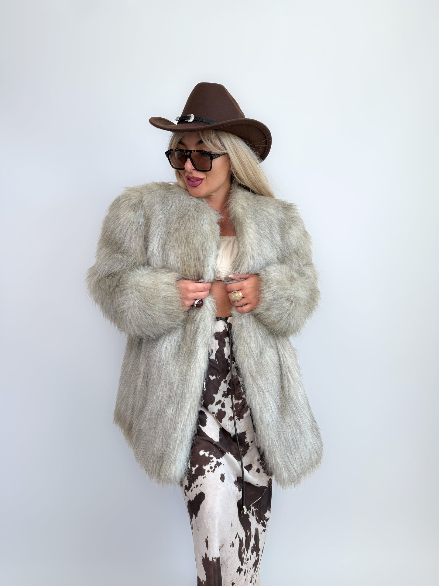 Vintage Ivory Faux Fur Coat – Cream Bridal Winter Festival Mid Length Jacket S-M