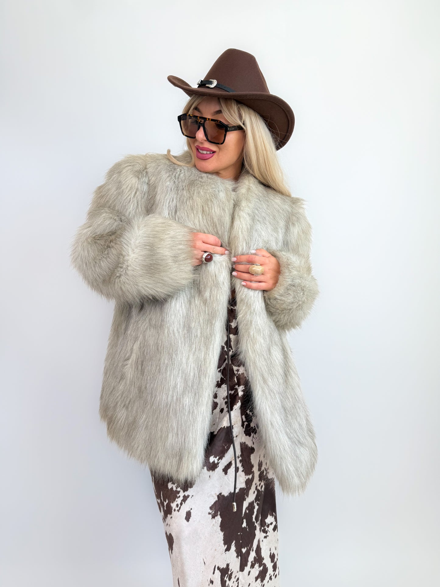 Vintage Ivory Faux Fur Coat – Cream Bridal Winter Festival Mid Length Jacket S-M