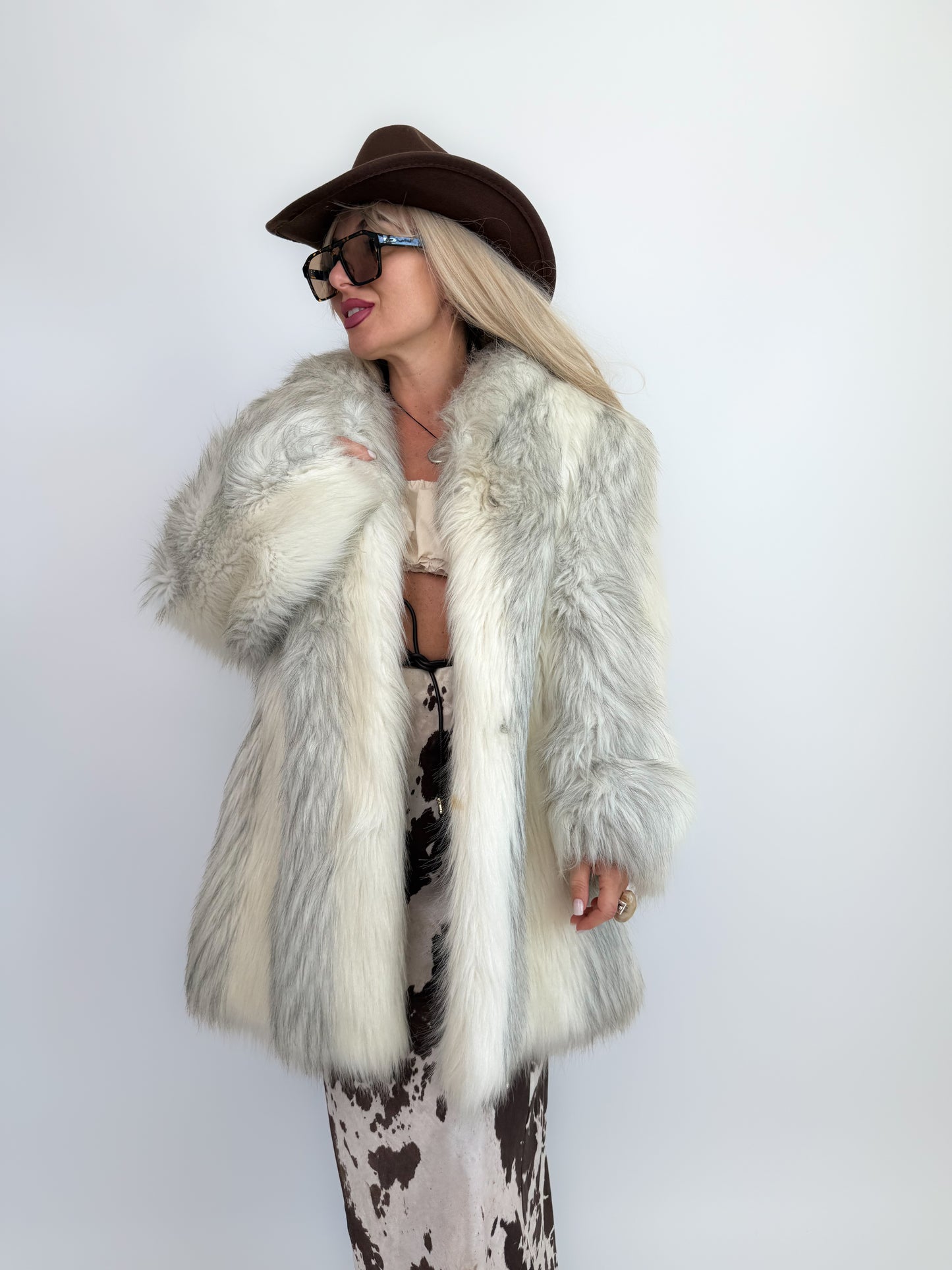 Vintage Ivory Faux Fur Coat – Cream Bridal Winter Festival Mid Length Jacket S-M