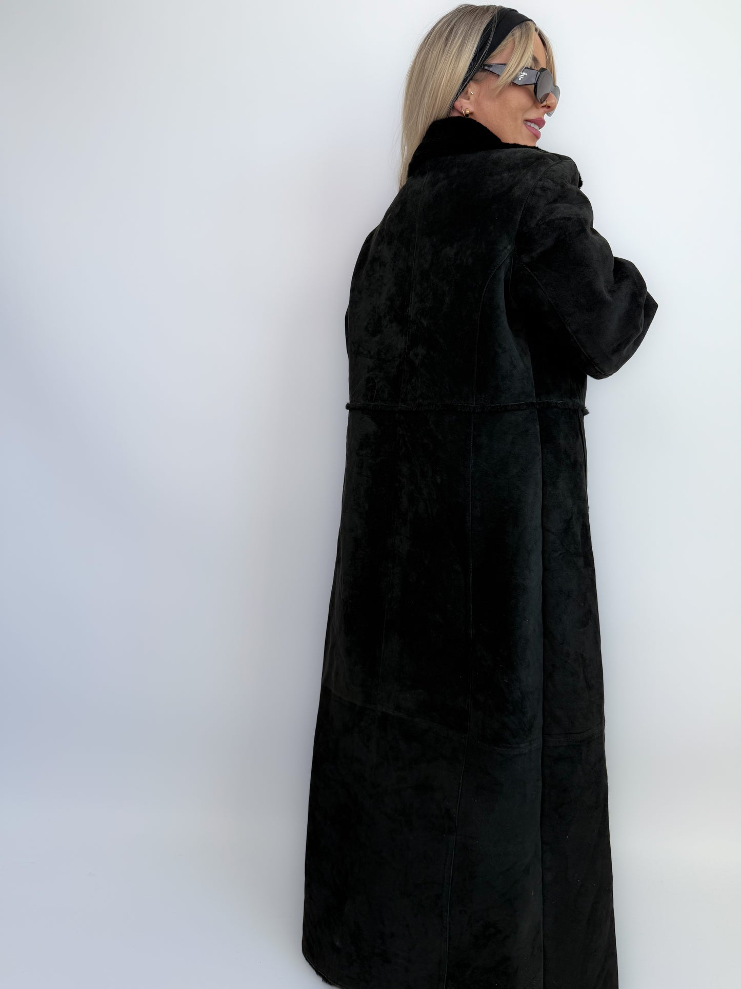 Vintage Y2K Suede Faux Fur Coat – Black Full Length Winter Jacket  S-M