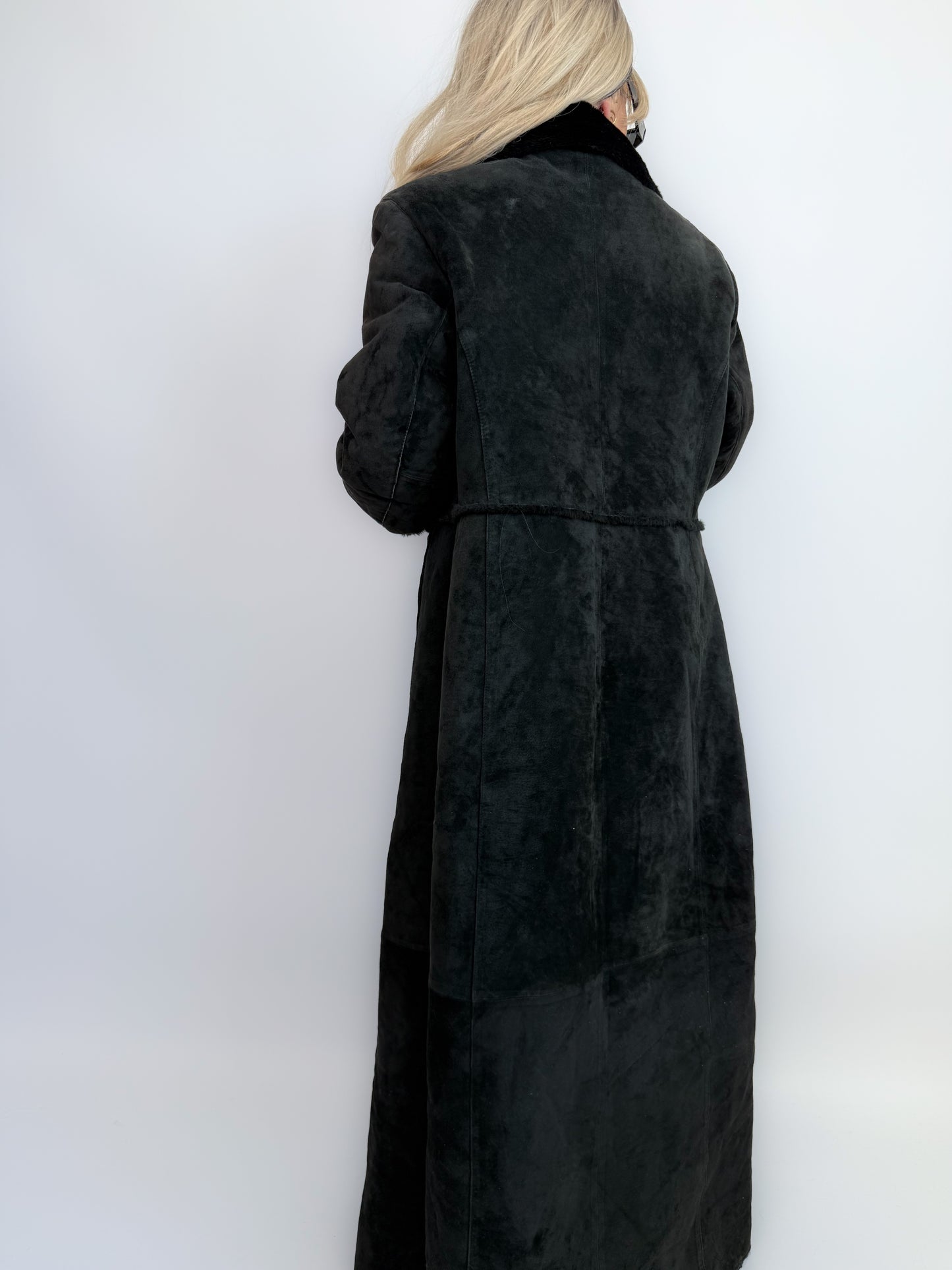 Vintage Y2K Suede Faux Fur Coat – Black Full Length Winter Jacket  S-M