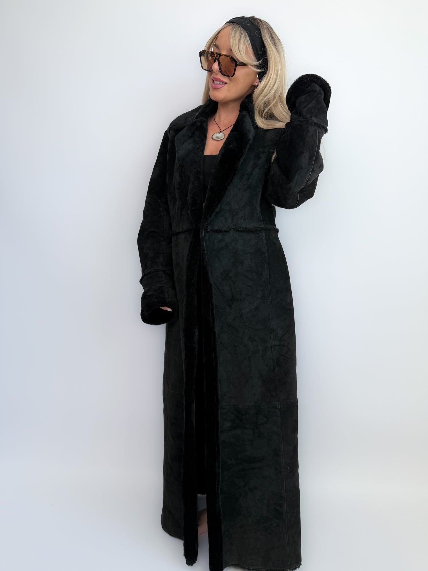 Vintage Y2K Suede Faux Fur Coat – Black Full Length Winter Jacket  S-M