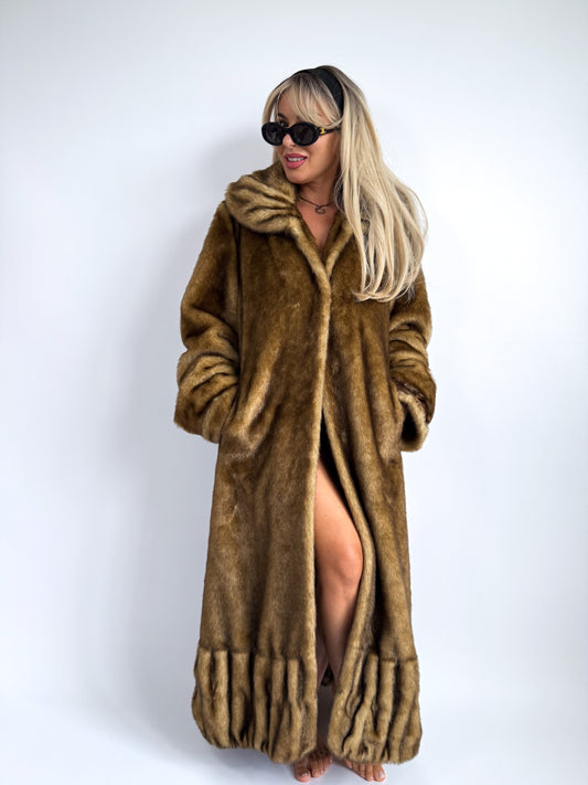 Vintage Mocha Faux Fur Coat with Pleated Hem – Size M-L