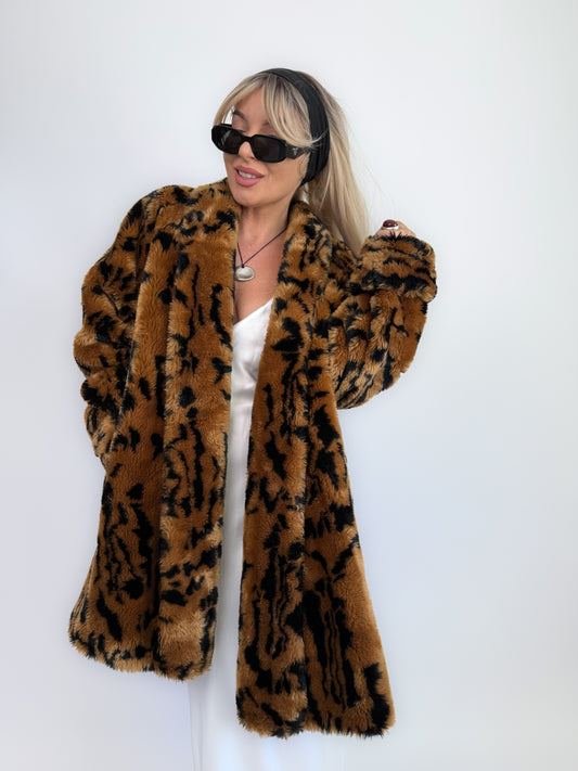 Vintage Faux Fur A-Line Coat – Leopard Print Mob Wife Glam Oversize Winter Coat M-L