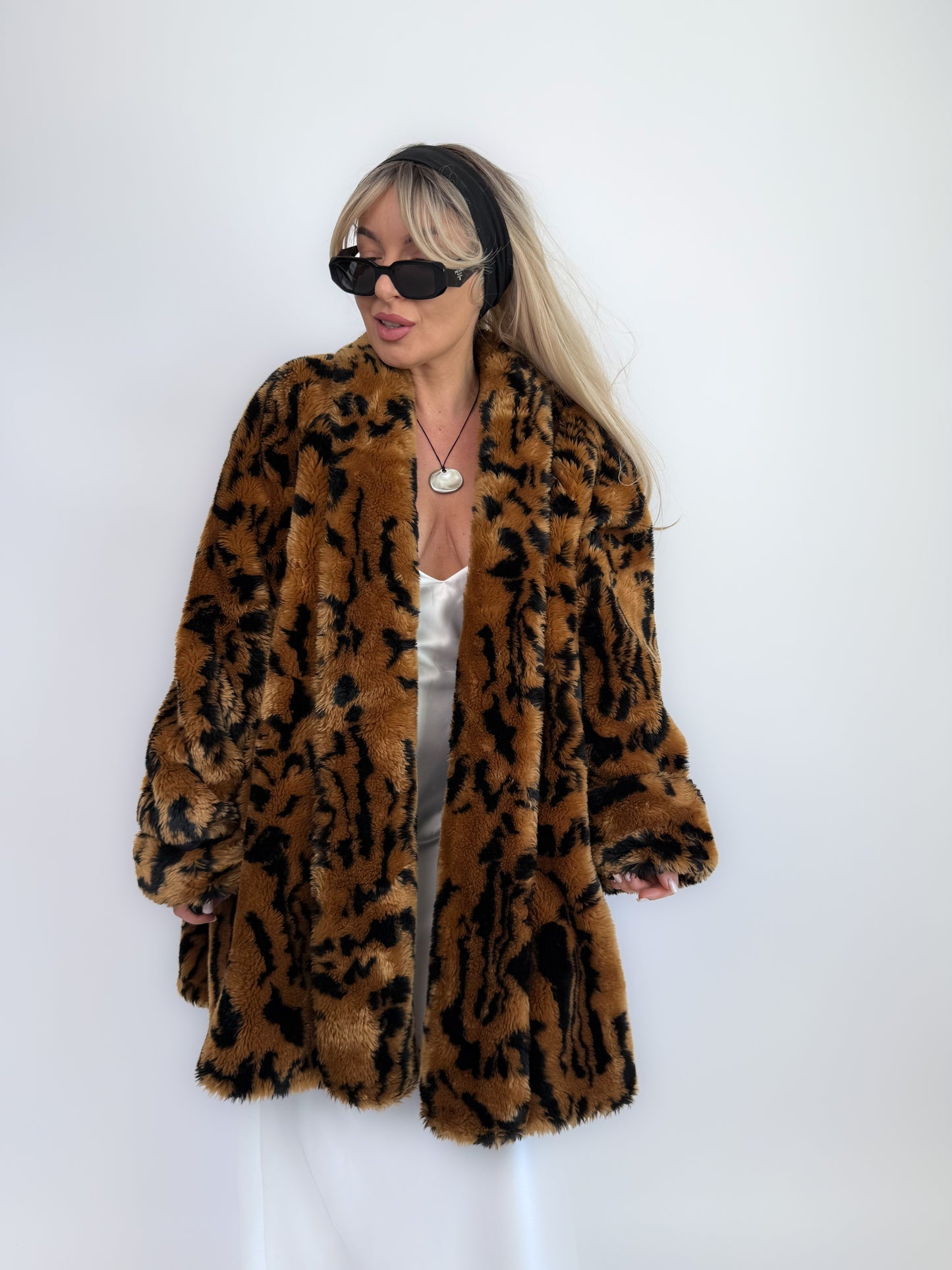 Vintage Faux Fur A-Line Coat – Leopard Print Mob Wife Glam Oversize Winter Coat M-L