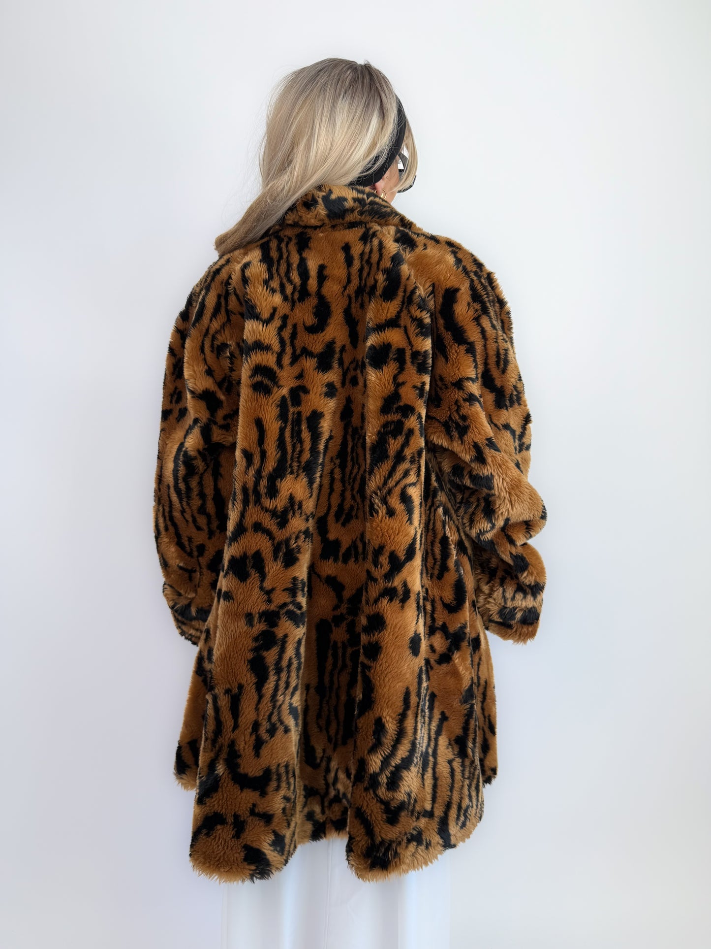 Vintage Faux Fur A-Line Coat – Leopard Print Mob Wife Glam Oversize Winter Coat M-L